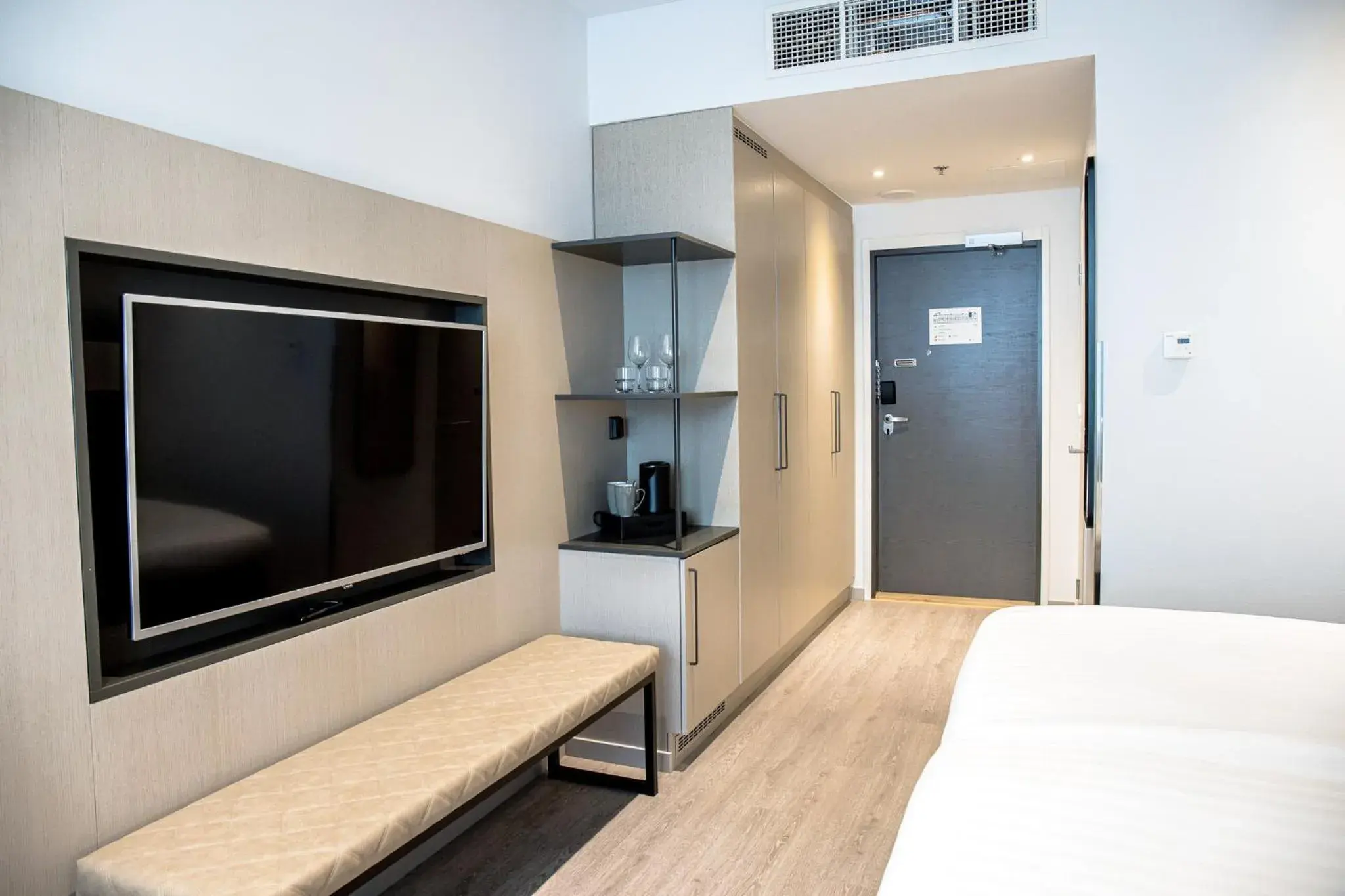 TV and multimedia, Bed in Hotel Matts TV and multimedia, Bed in Hotel Matts