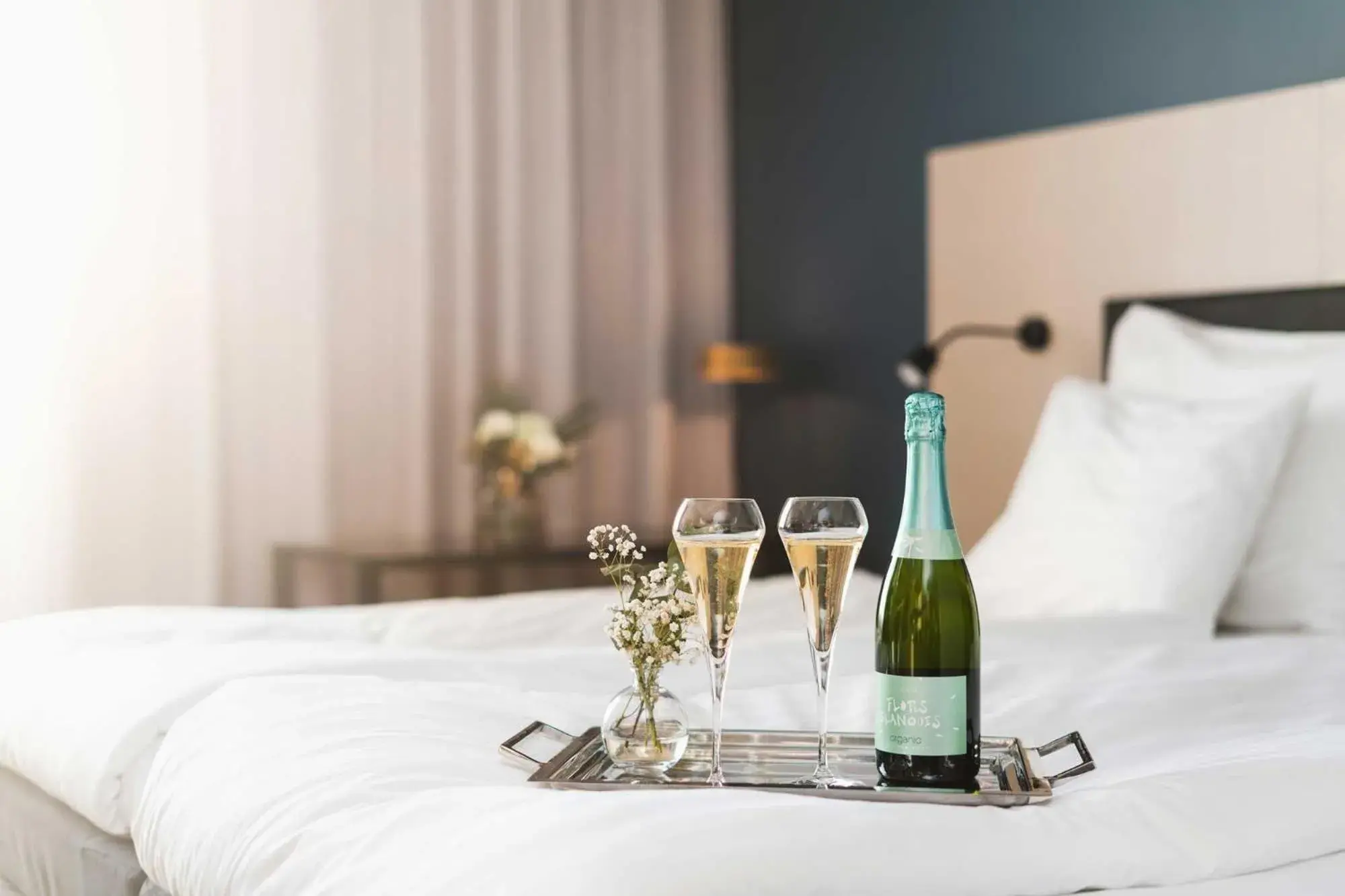 room service, Bed in Hotel Matts room service, Bed in Hotel Matts