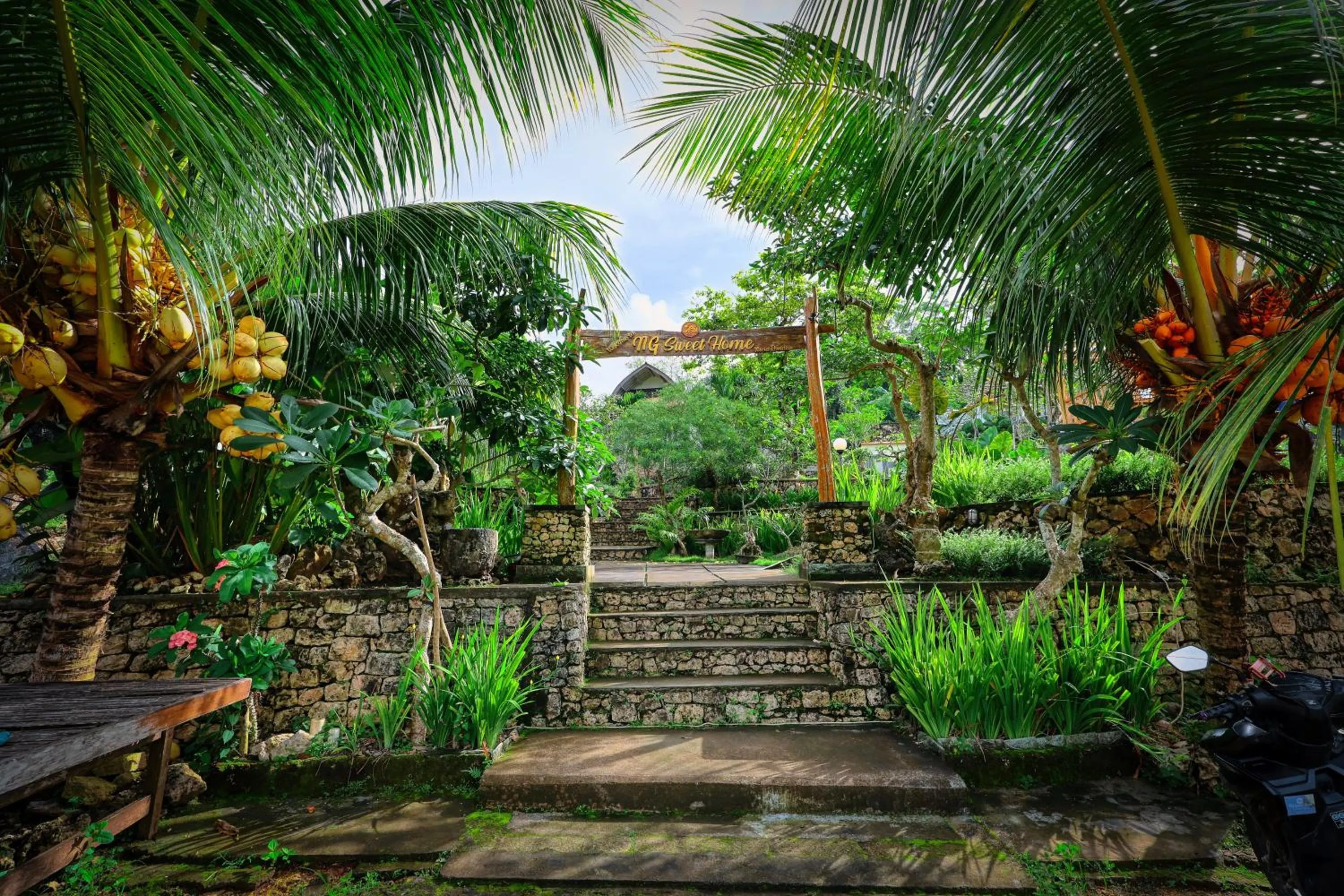 Facade/entrance in NG Sweet Home