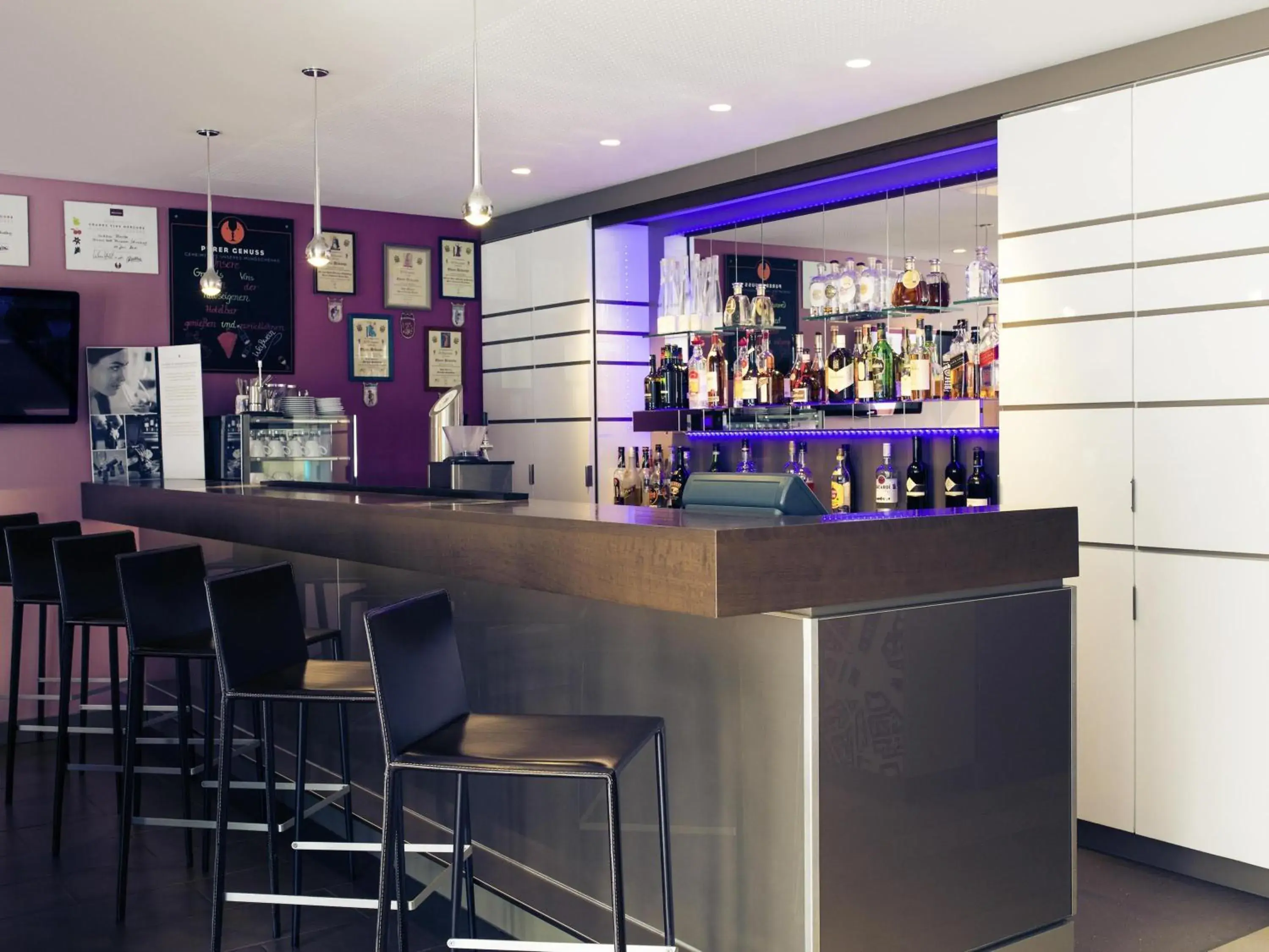 Lounge or bar in Mercure München City Schwabing Lounge or bar in Mercure München City Schwabing