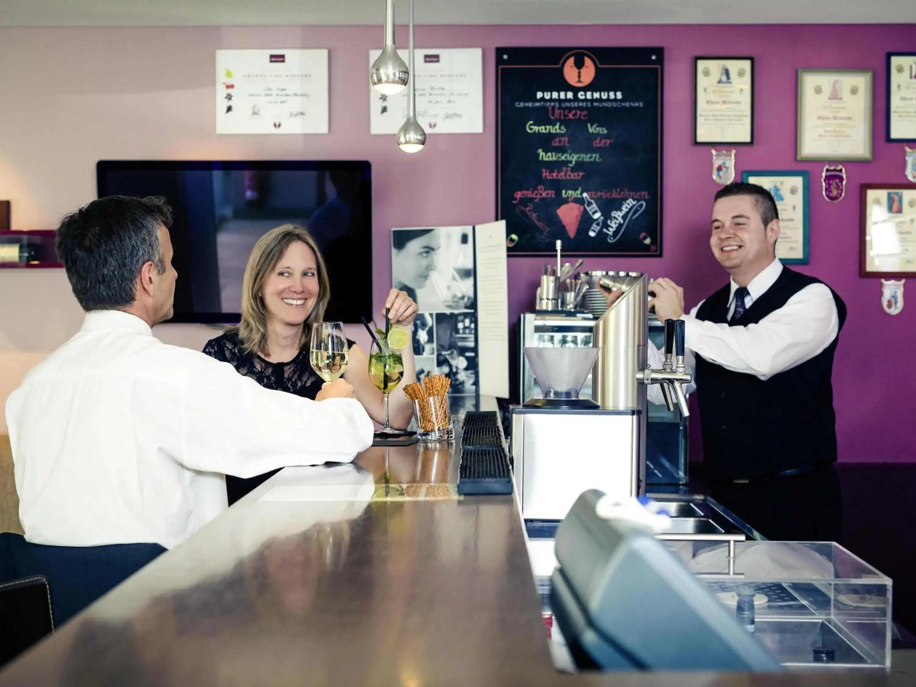 Lounge or bar in Mercure München City Schwabing Lounge or bar in Mercure München City Schwabing