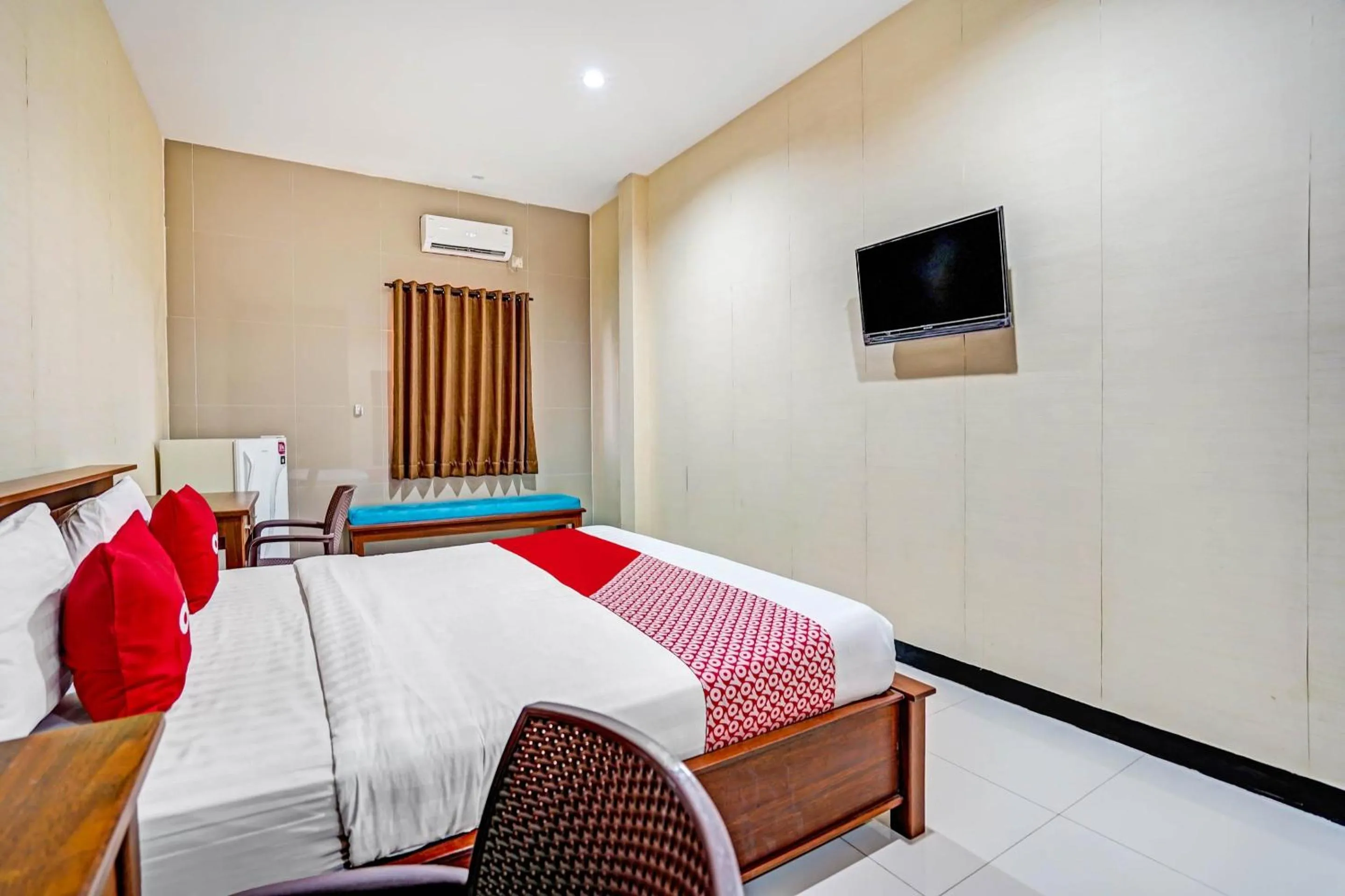 Bedroom in OYO Pratama Dukuh Kupang Sub