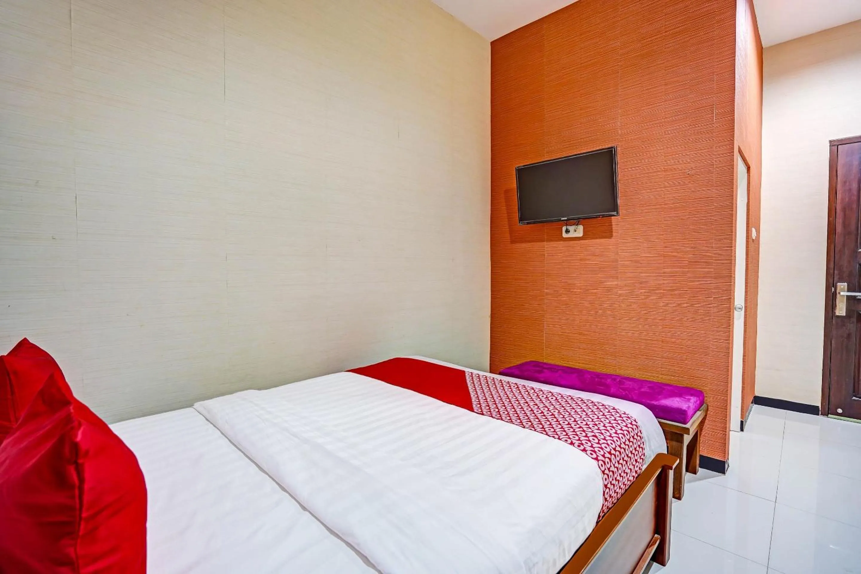 Bedroom in OYO Pratama Dukuh Kupang Sub