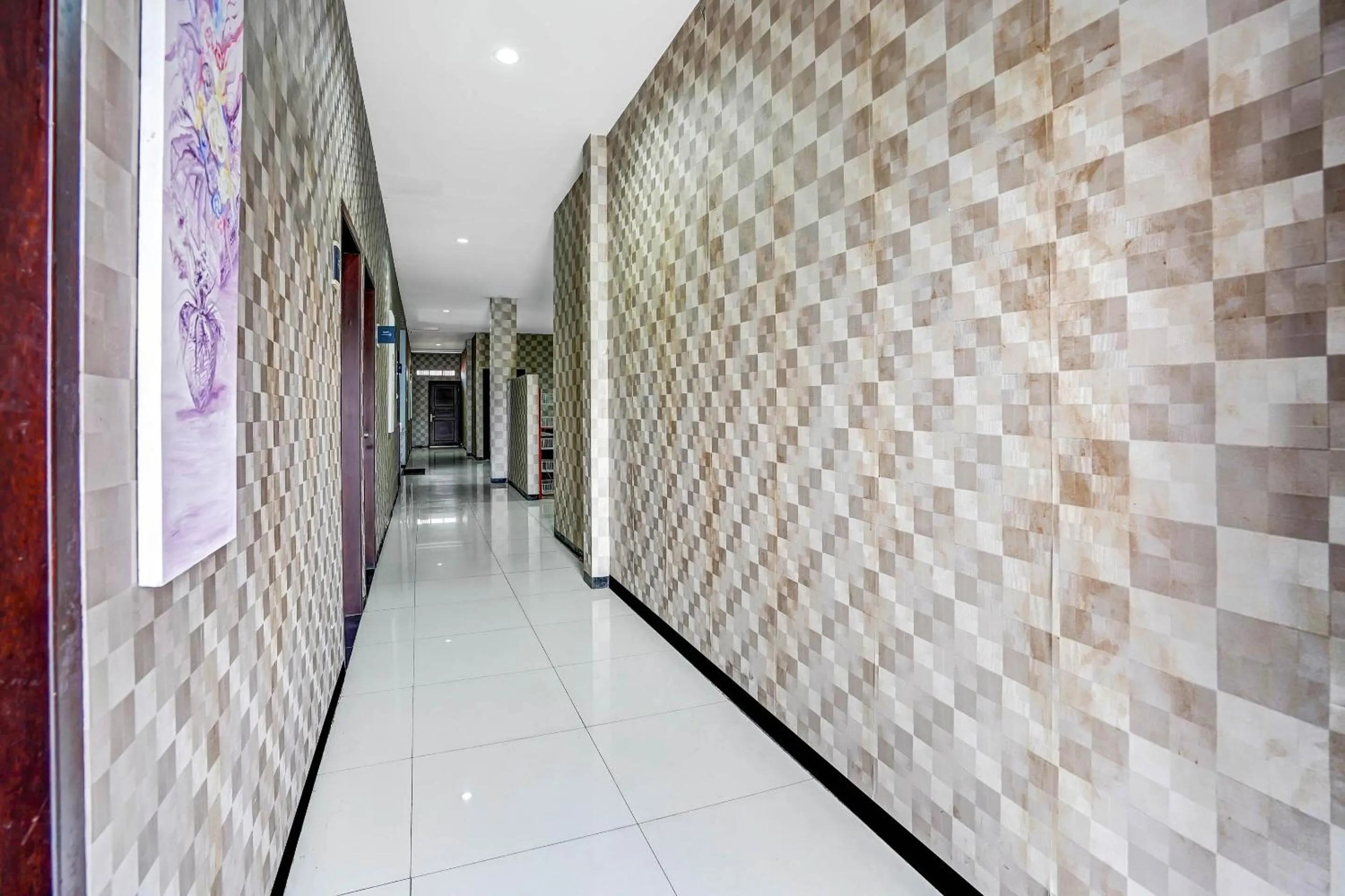 Lobby or reception in OYO Pratama Dukuh Kupang Sub