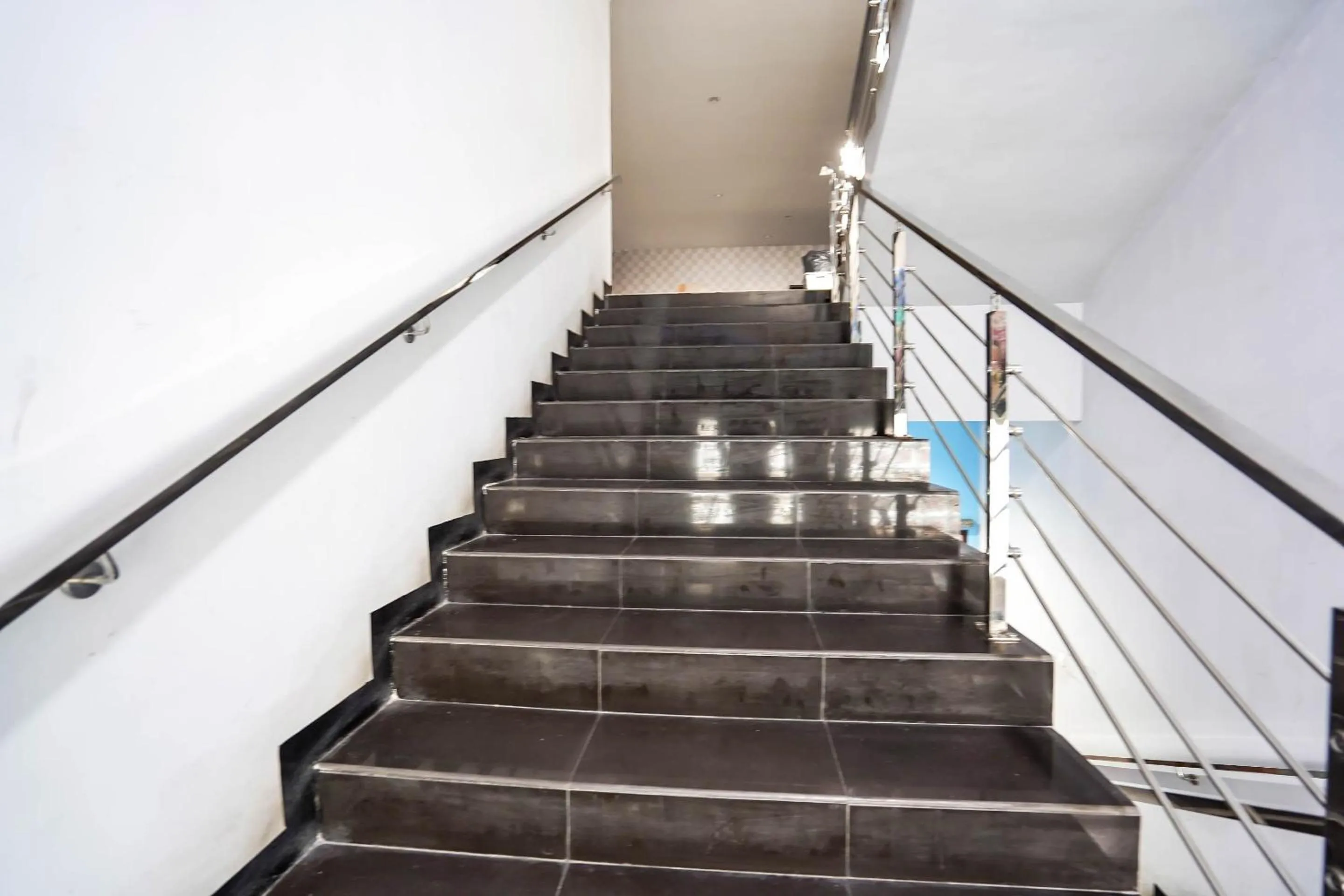 Lobby or reception in OYO Pratama Dukuh Kupang Sub