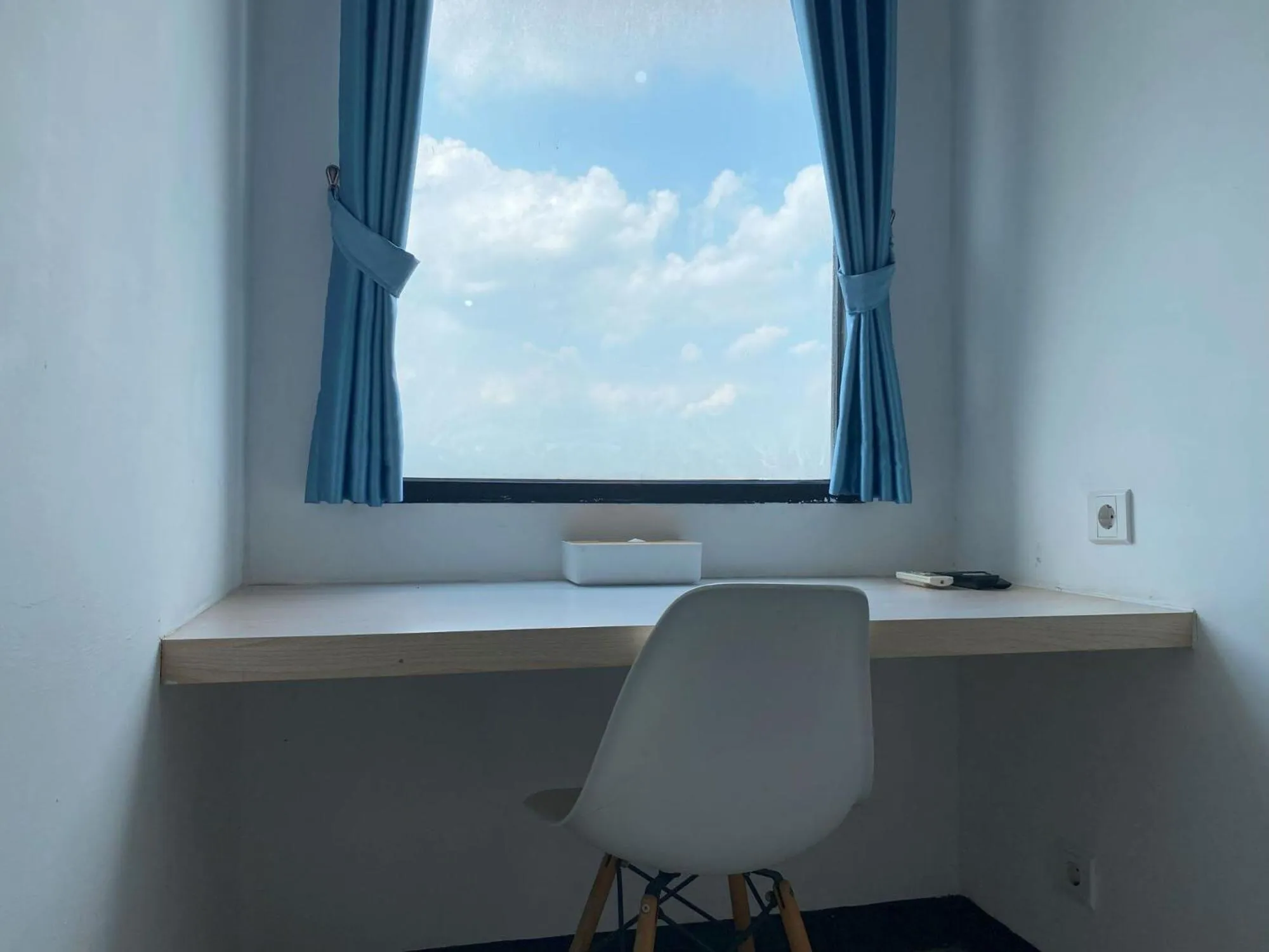 Photo of the whole room in Cordova Suites