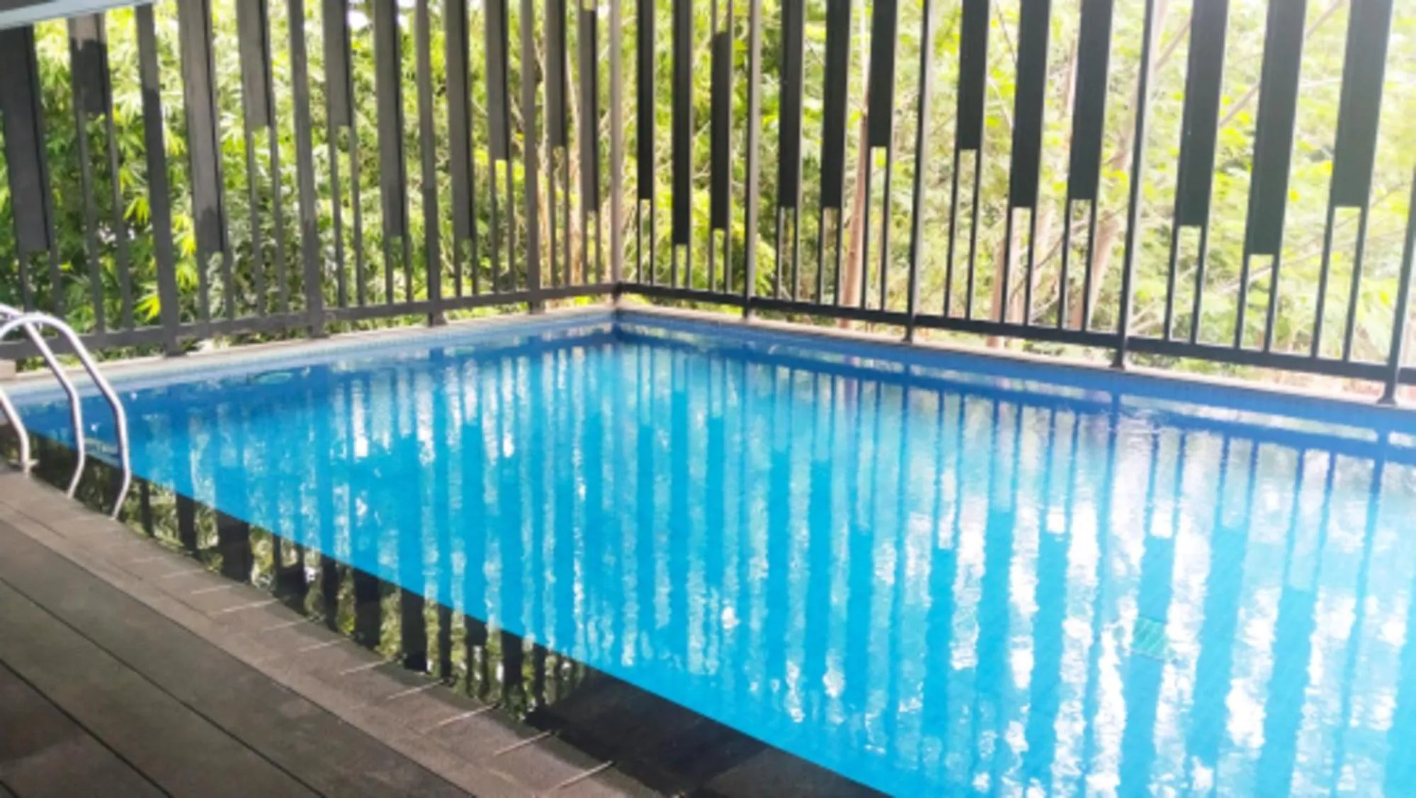 Swimming pool in Cordova Suites