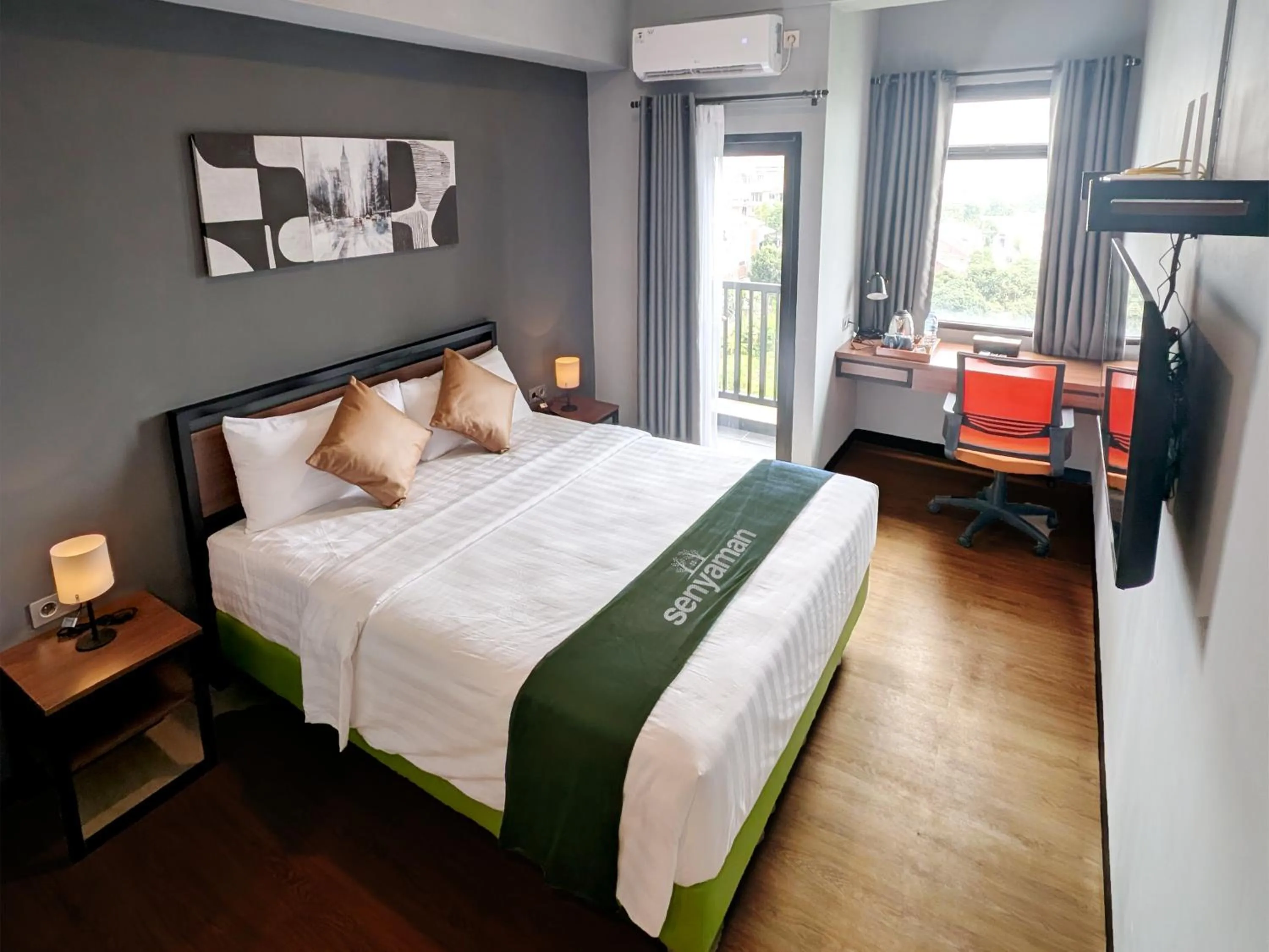 Bedroom, Bed in Cordova Suites