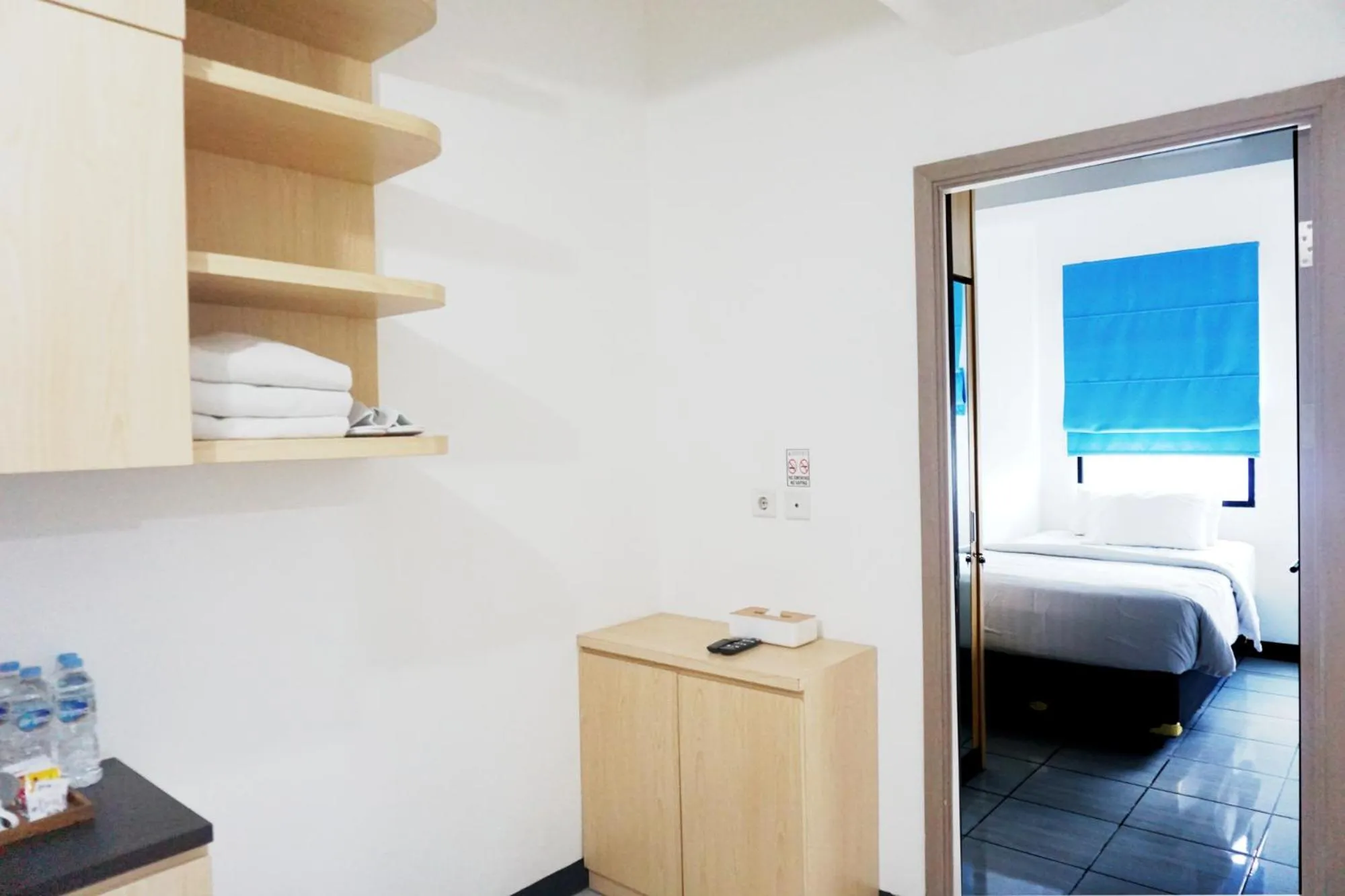 Photo of the whole room, Bed in Cordova Suites