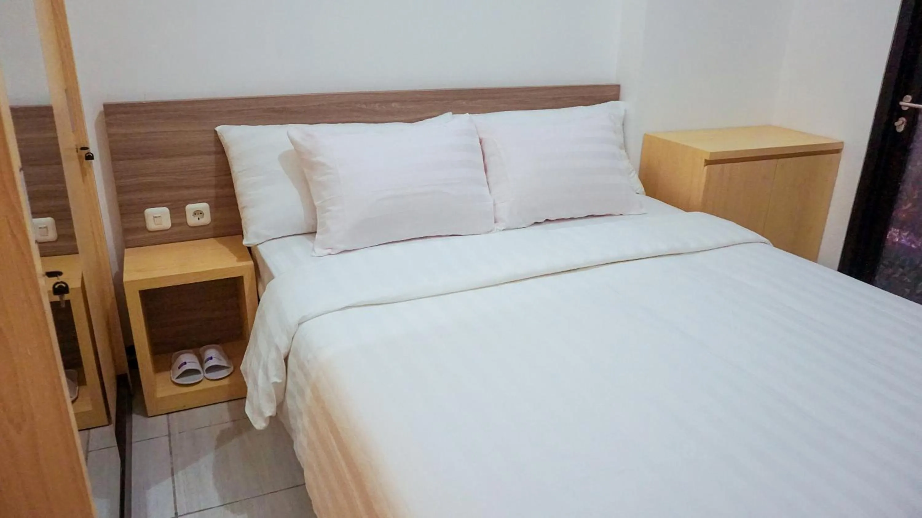 Bedroom, Bed in Cordova Suites