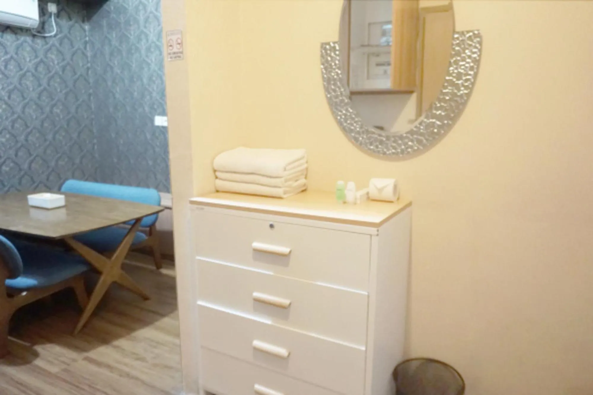 Photo of the whole room in Cordova Suites