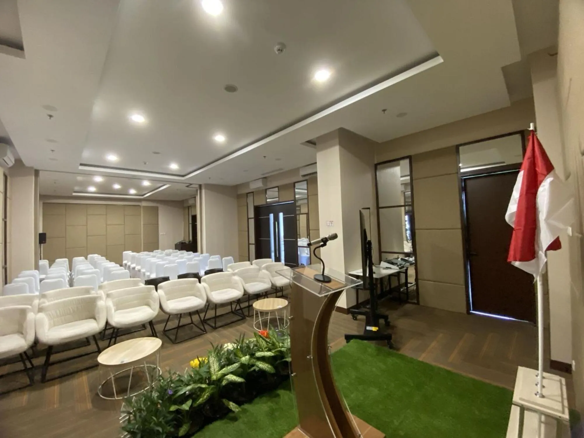 Meeting/conference room in Cordova Suites