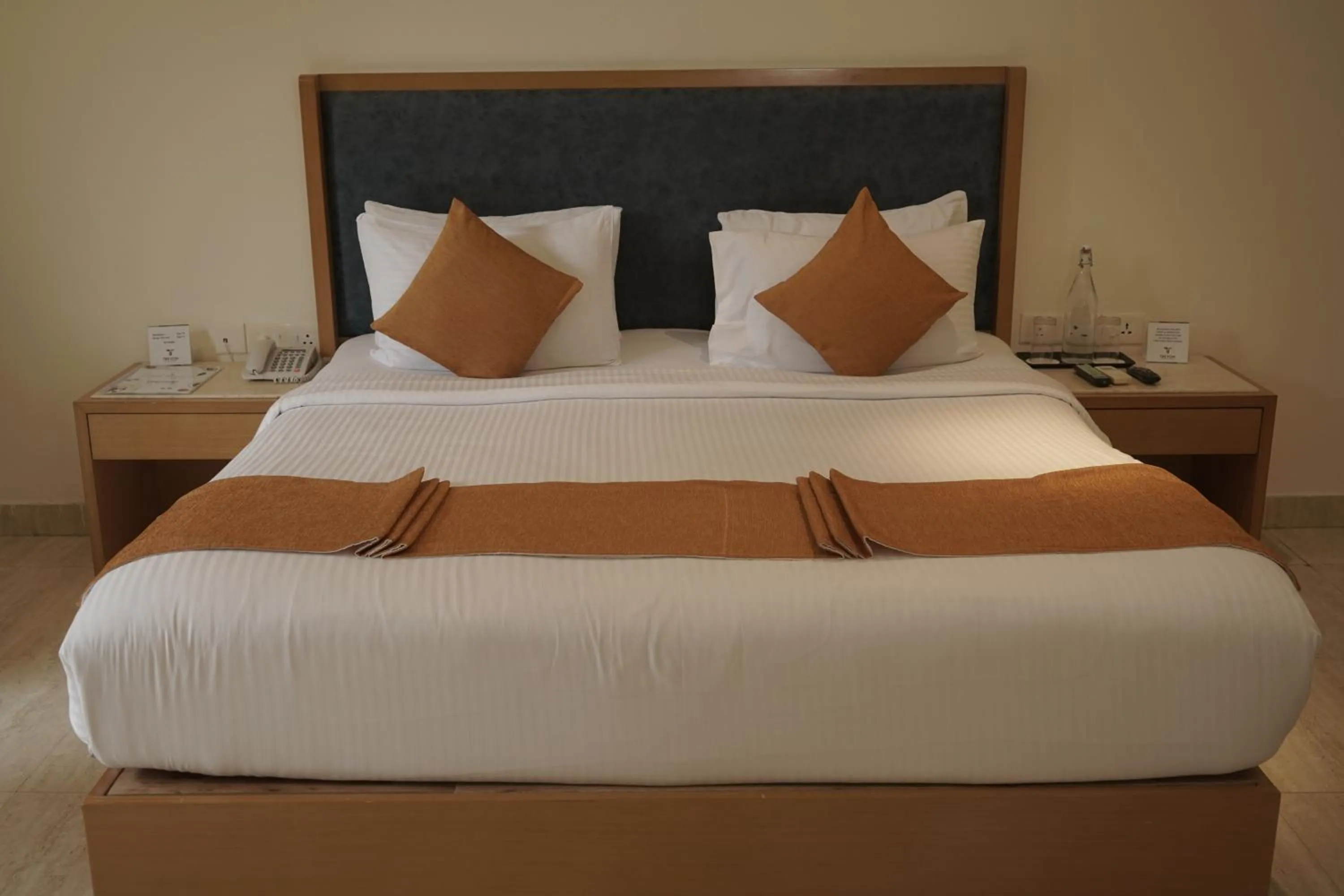 Bed in Trevon Hotels & Resorts Goa