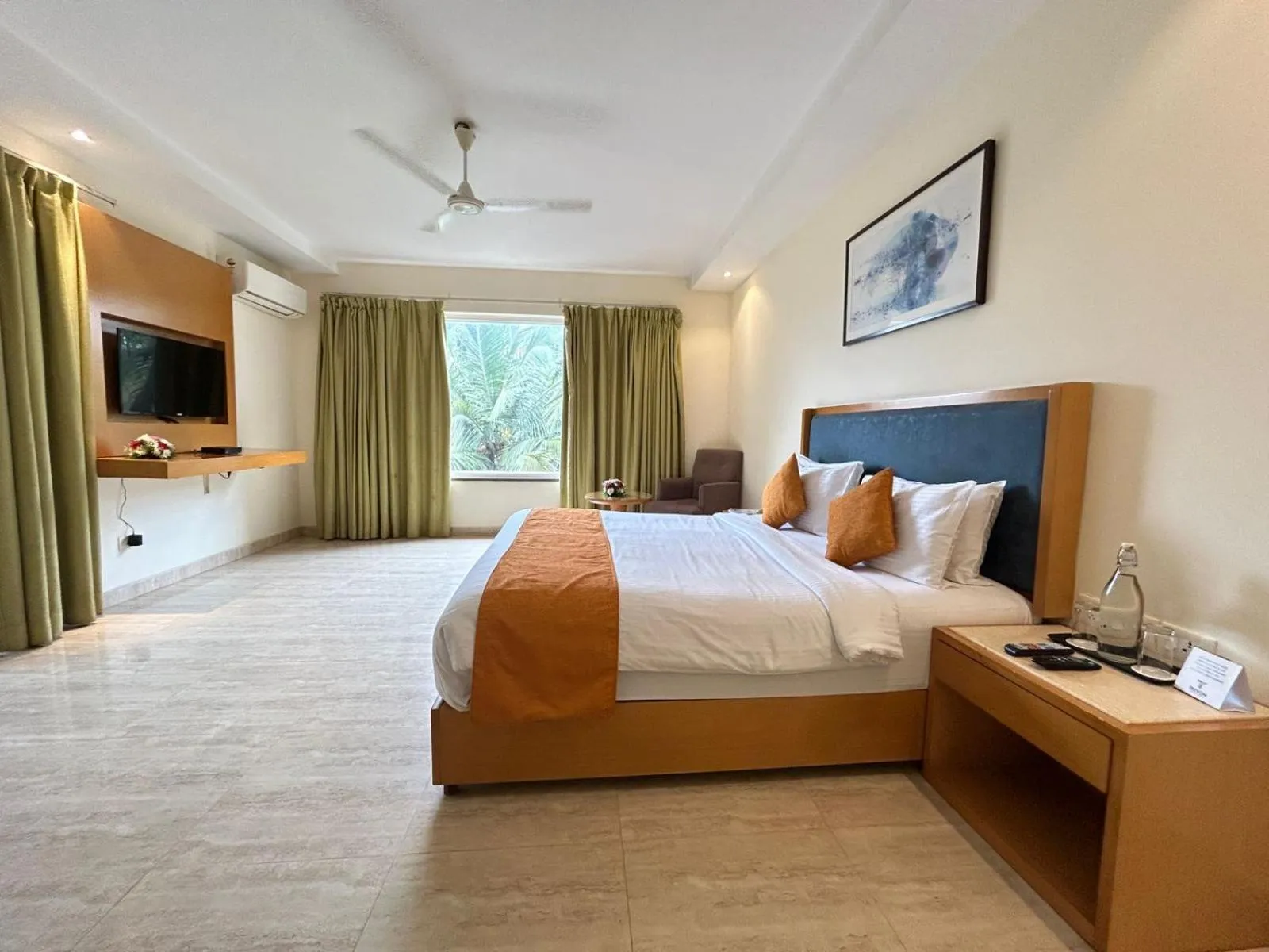 Bed in Trevon Hotels & Resorts Goa