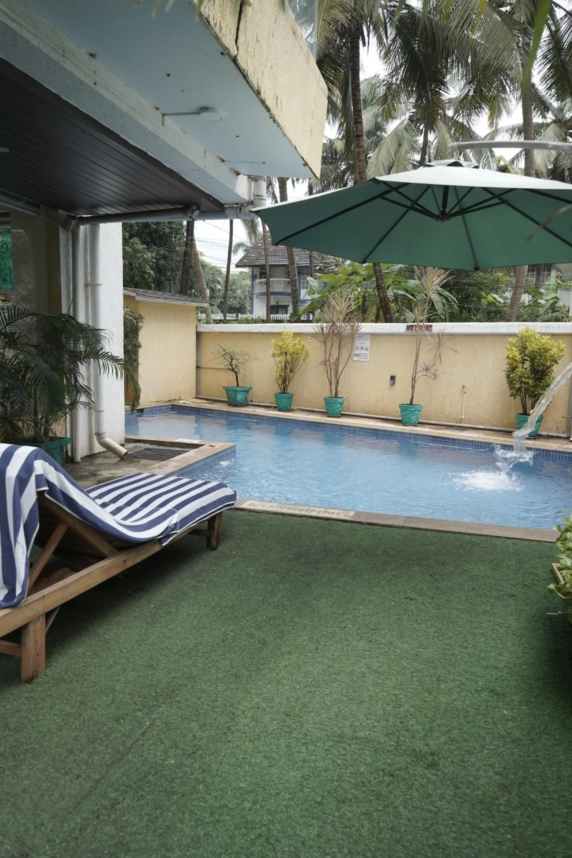 Swimming pool in Trevon Hotels & Resorts Goa