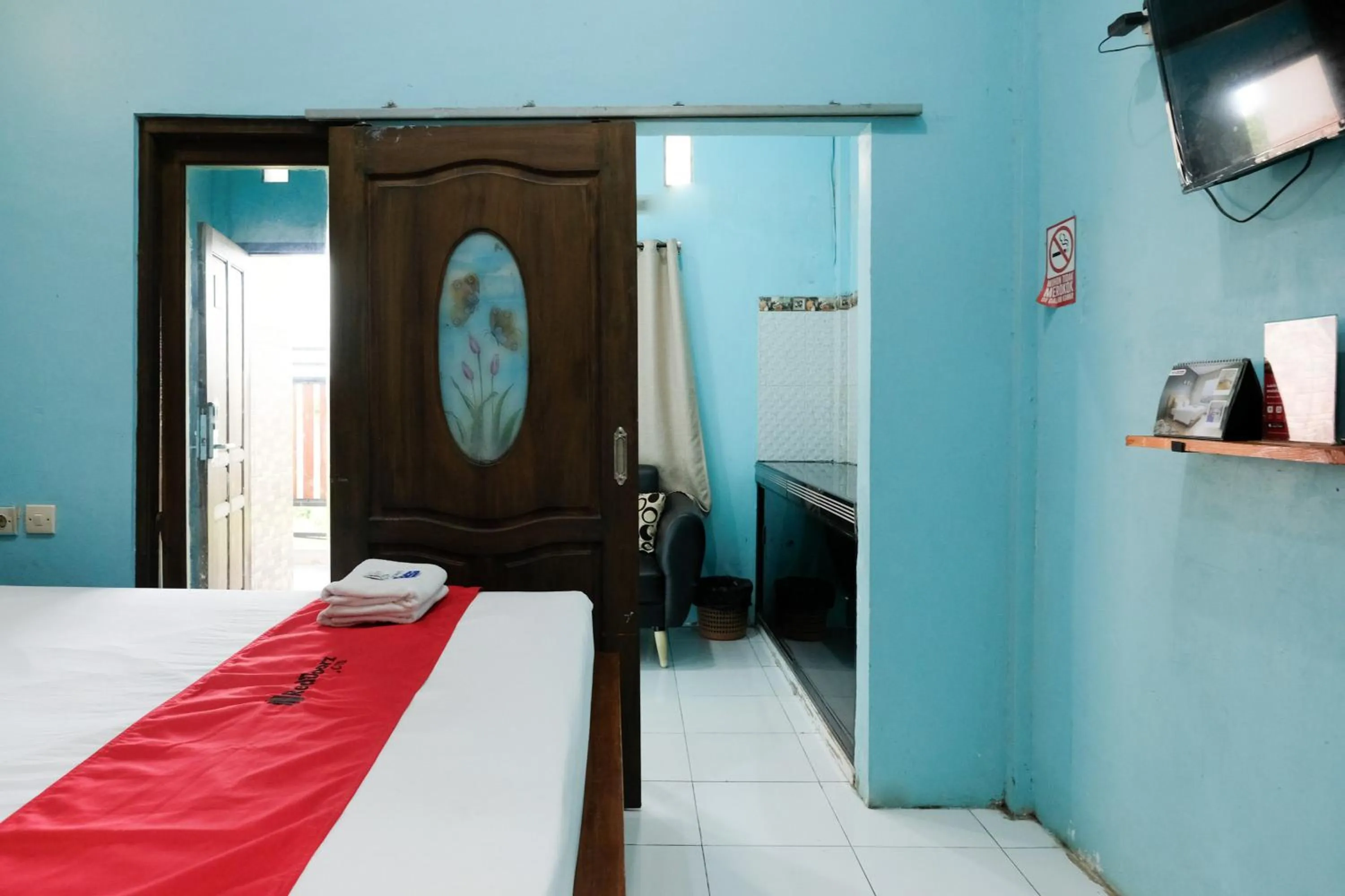 Bedroom, Bed in RedDoorz near Mojokerto Train Station