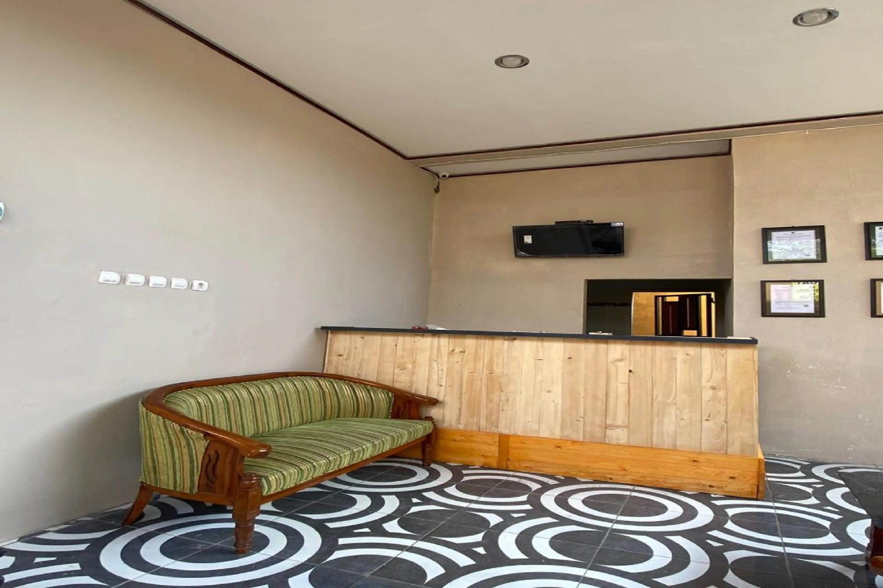 Lobby or reception in RedDoorz near Mojokerto Train Station