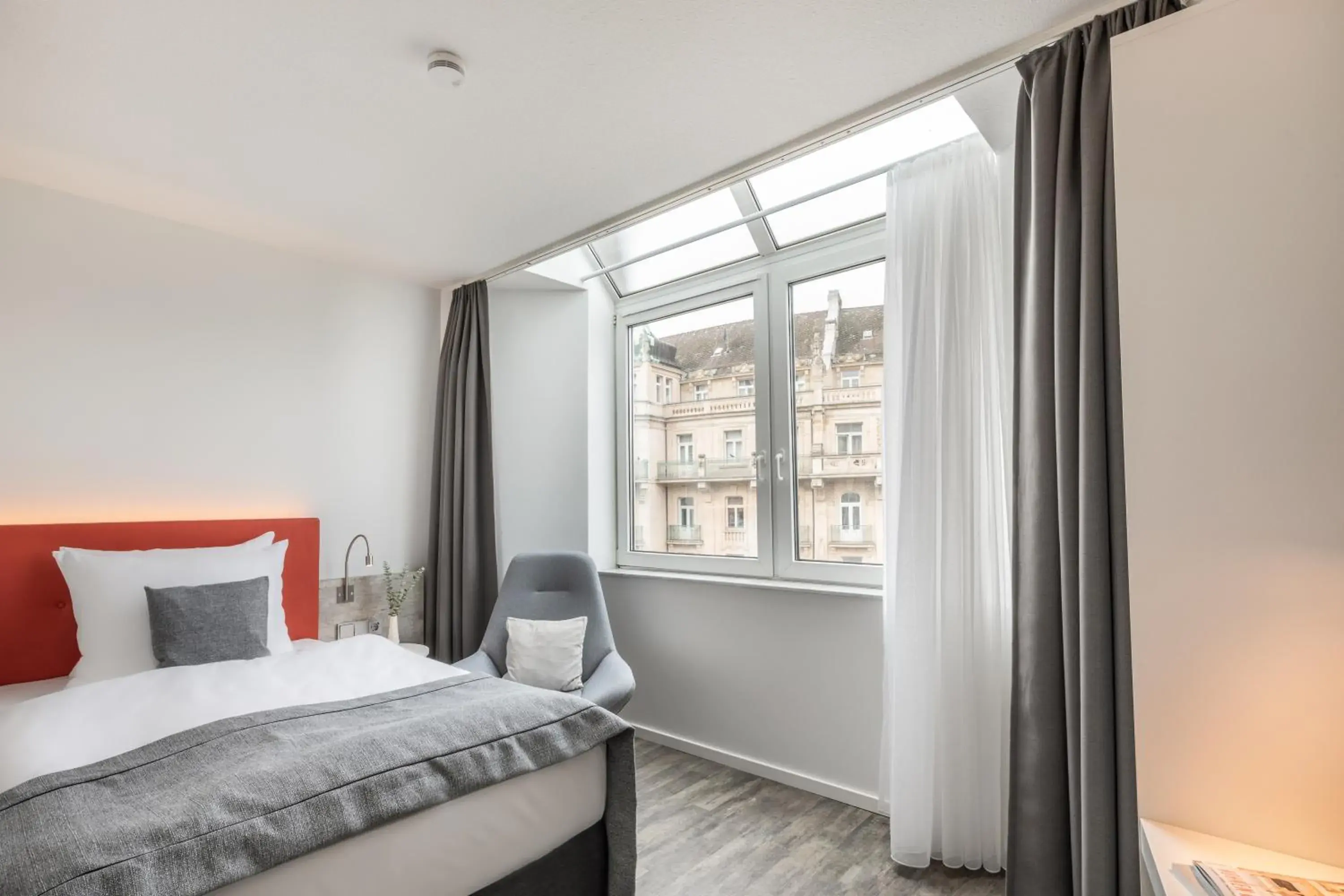 Photo of the whole room, Bed in Garner Hotel Wiesbaden City by IHG Photo of the whole room, Bed in Garner Hotel Wiesbaden City by IHG