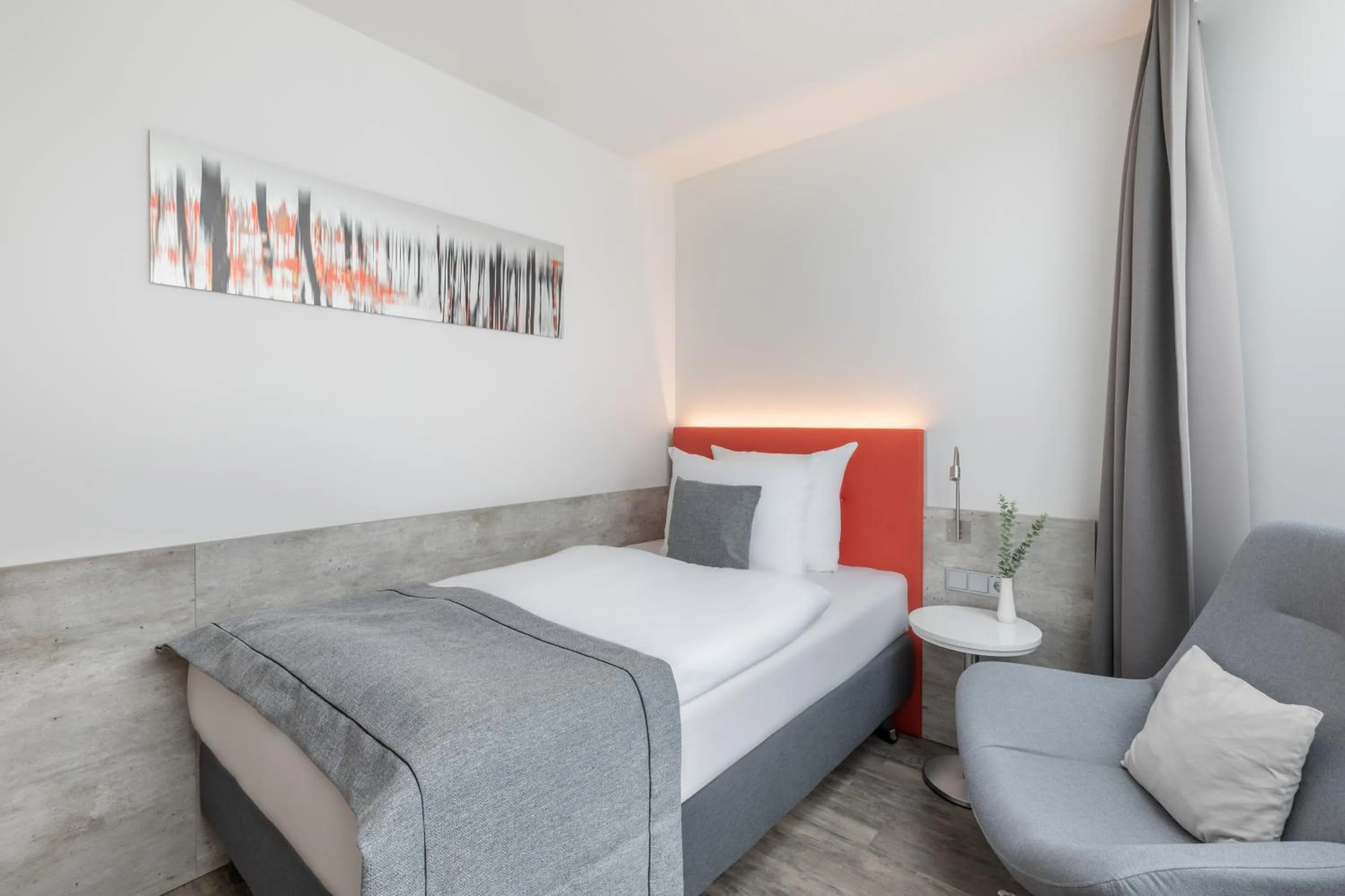 Photo of the whole room, Bed in Garner Hotel Wiesbaden City by IHG