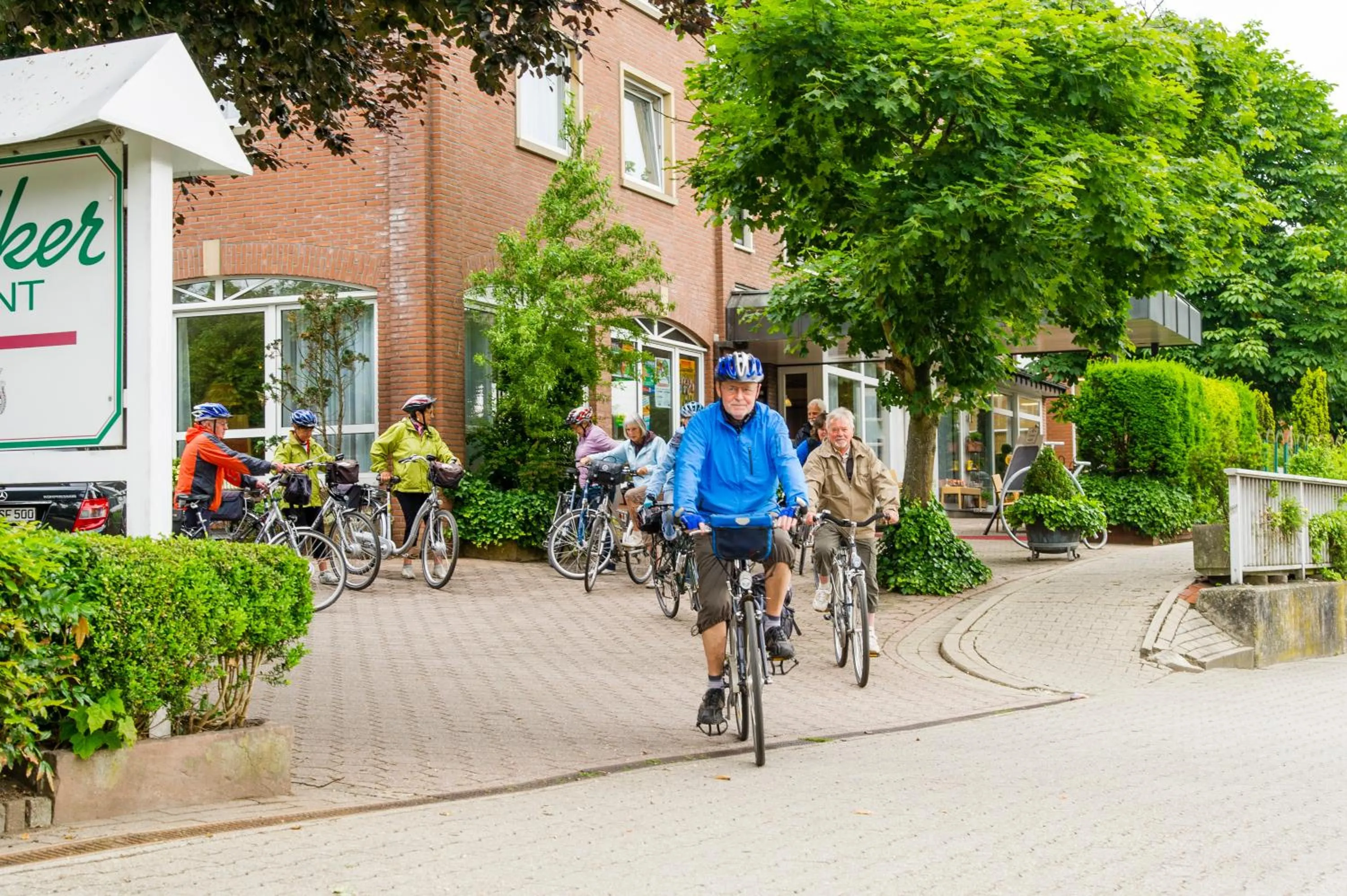 People in Hotel Pöker