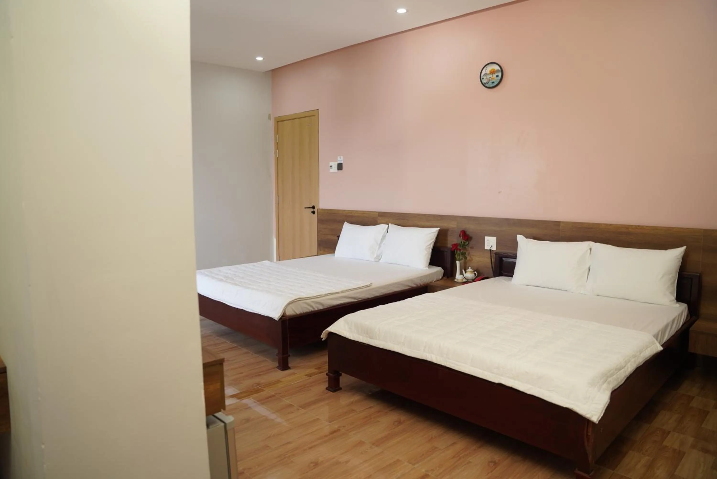 Bed in KHÁCH SẠN ĐẾ VƯƠNG