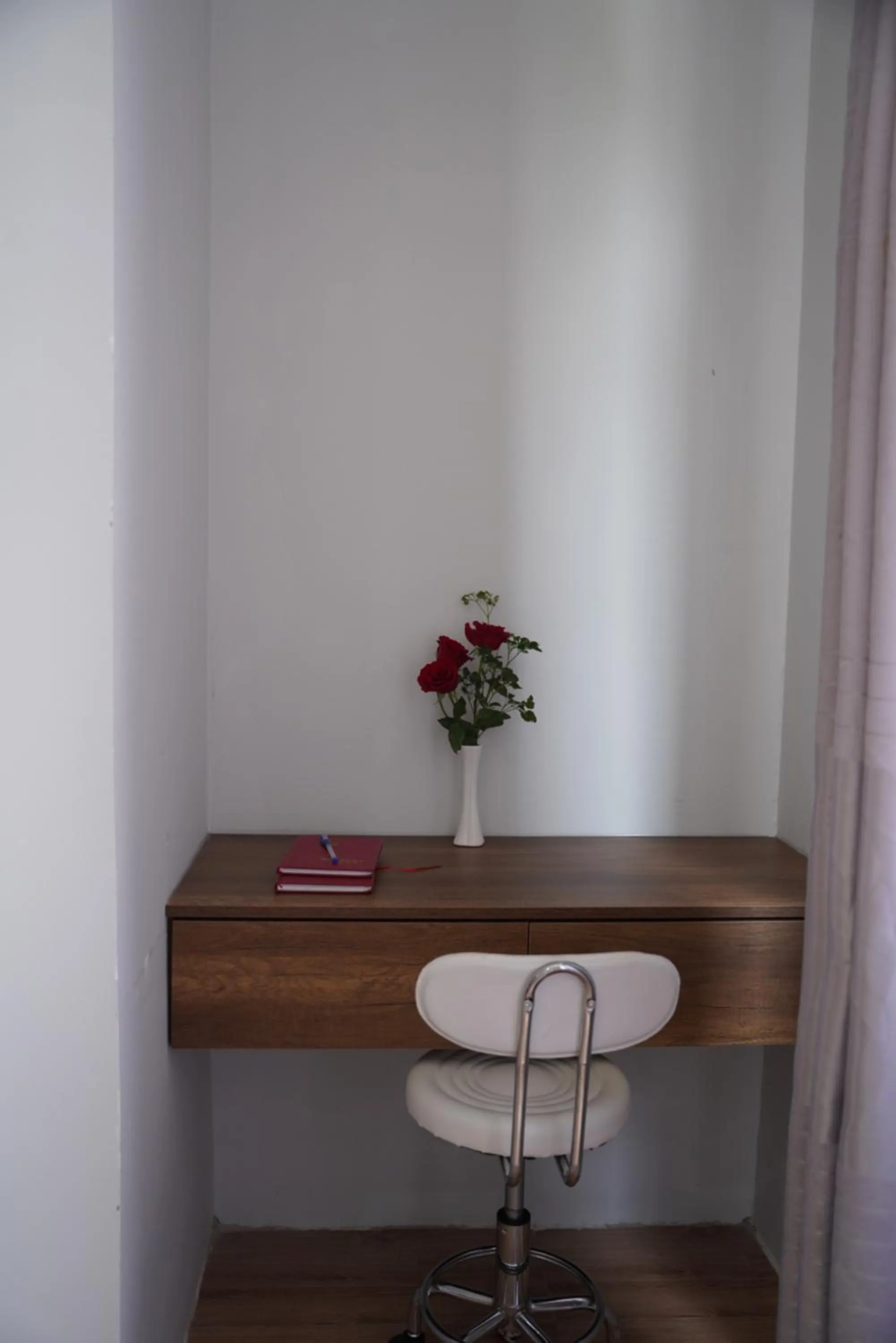 KHÁCH SẠN ĐẾ VƯƠNG