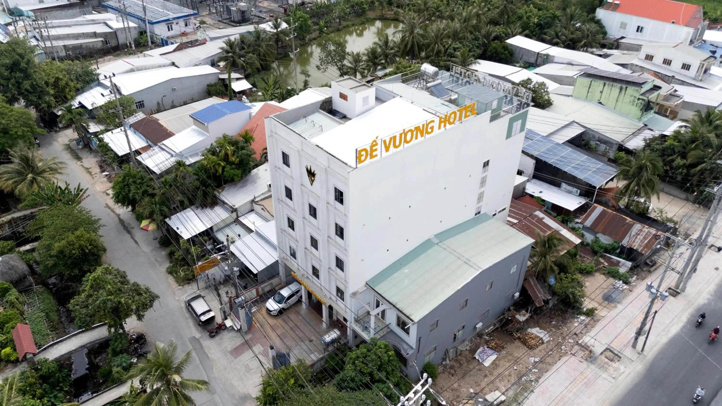 KHÁCH SẠN ĐẾ VƯƠNG