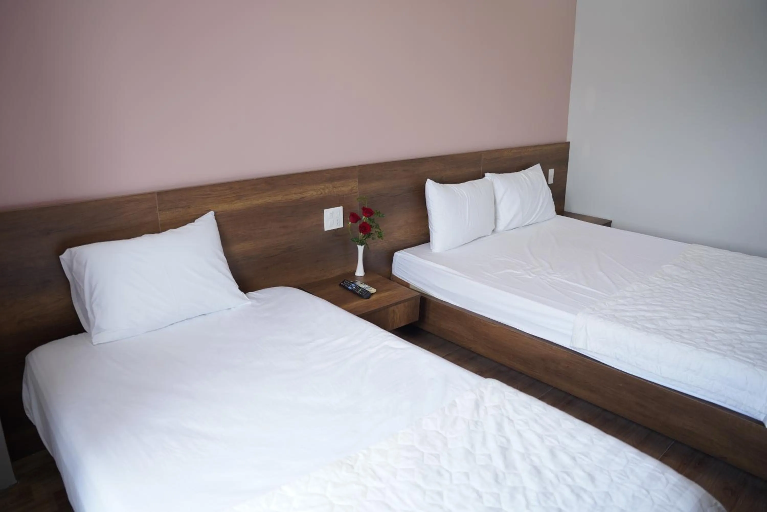 Bed in KHÁCH SẠN ĐẾ VƯƠNG