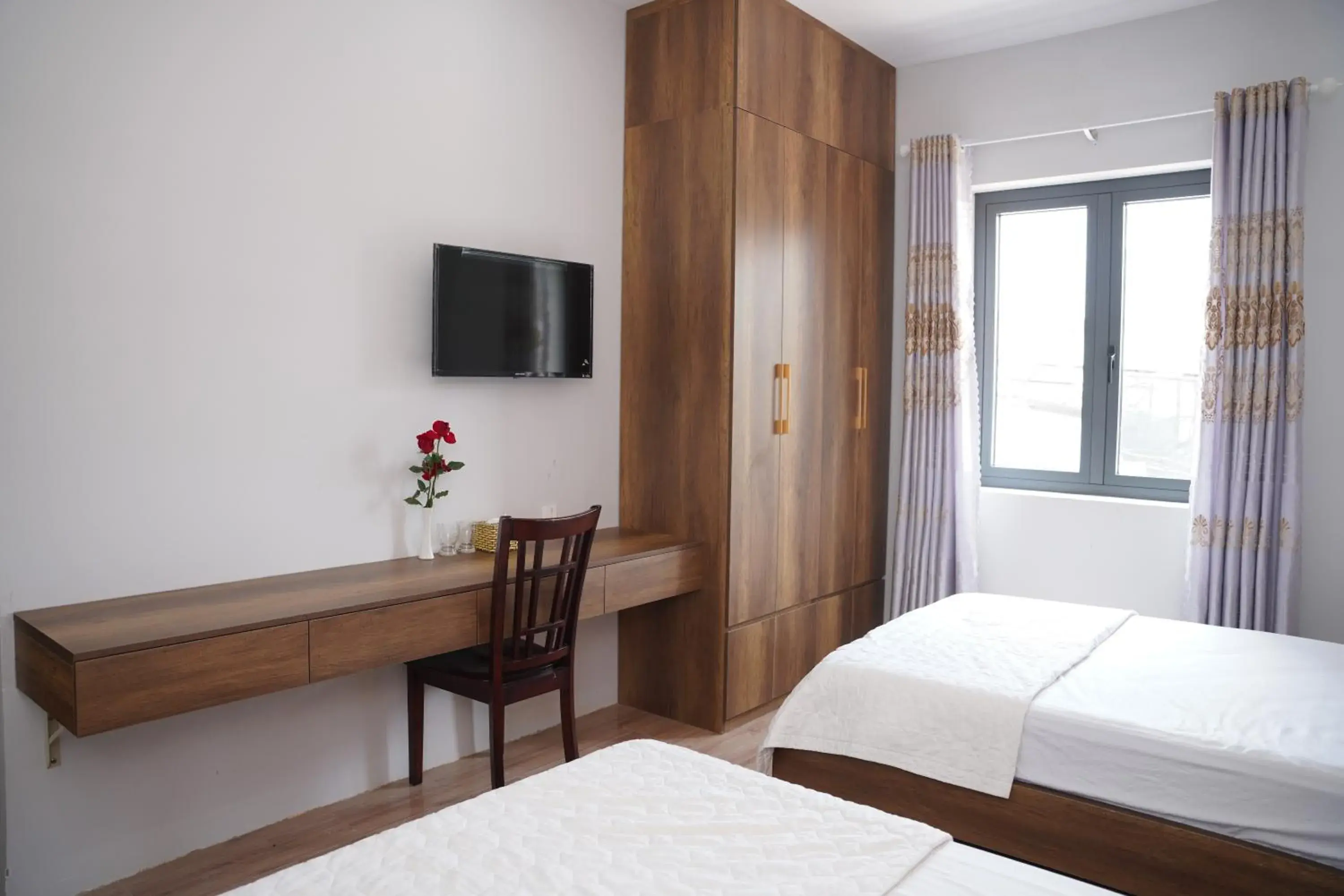 TV and multimedia, Bed in KHÁCH SẠN ĐẾ VƯƠNG TV and multimedia, Bed in KHÁCH SẠN ĐẾ VƯƠNG