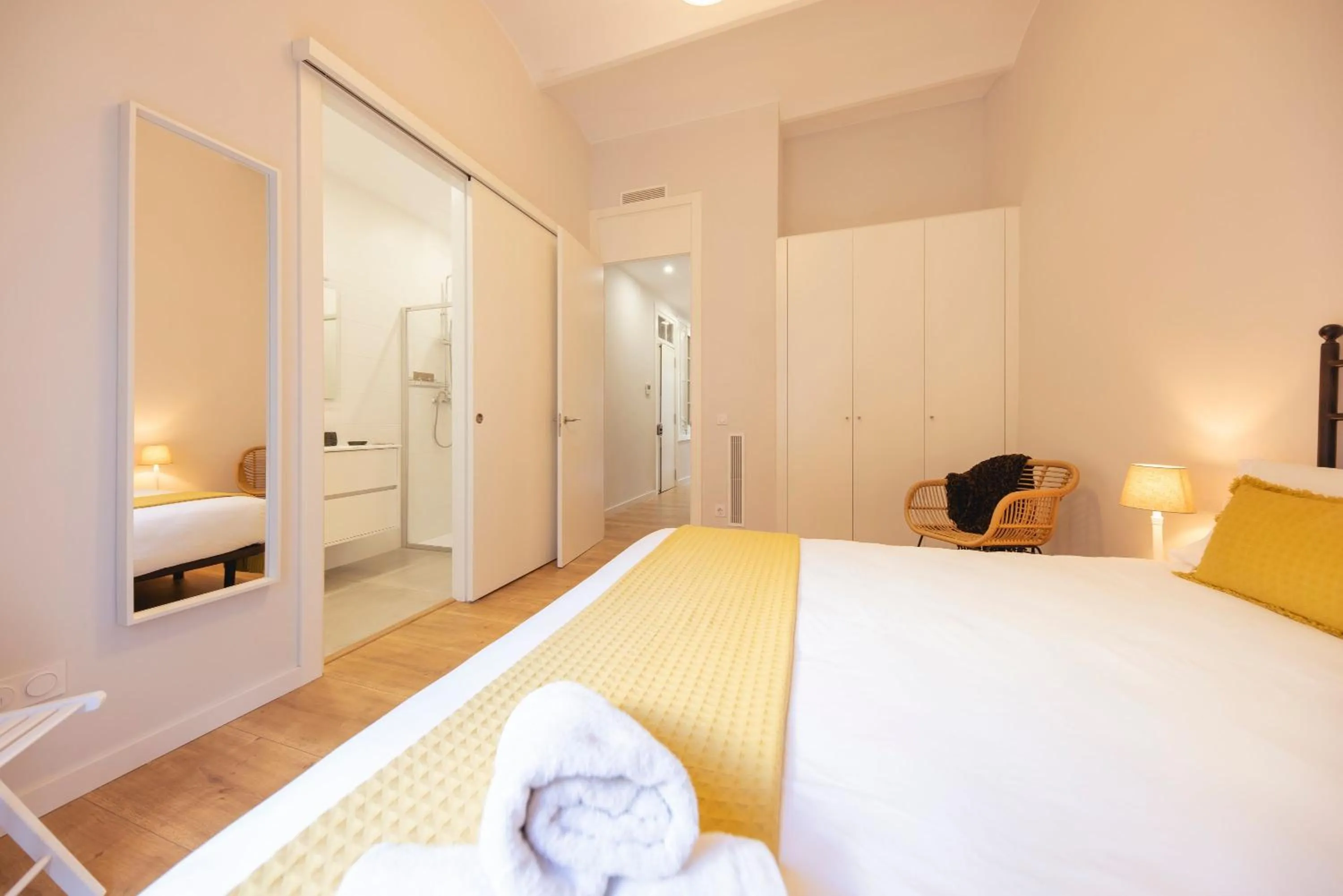 Bathroom, Bed in Bravissimo Riu Onyar, modern 3 bedroom apartment