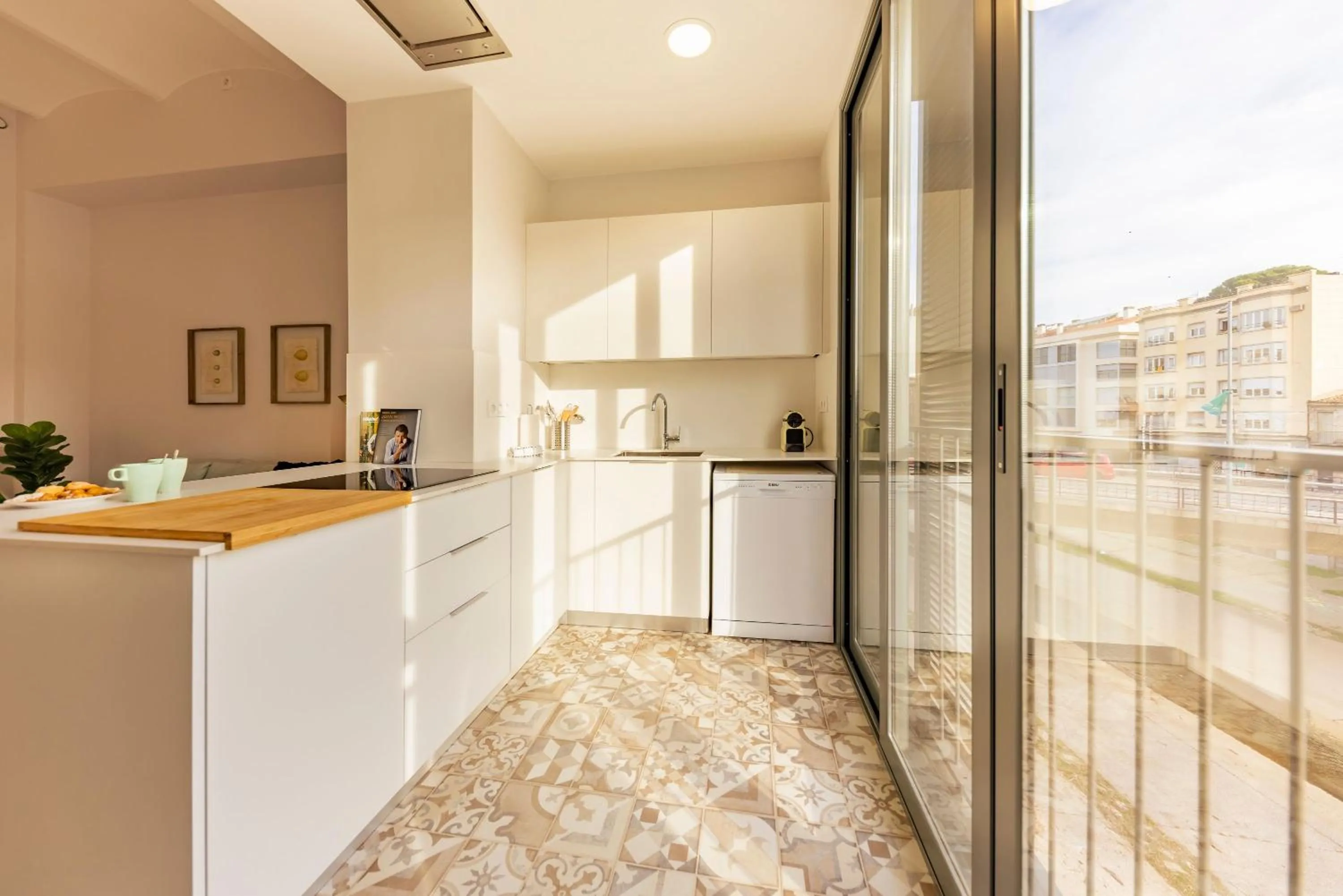 Kitchen or kitchenette in Bravissimo Riu Onyar, modern 3 bedroom apartment