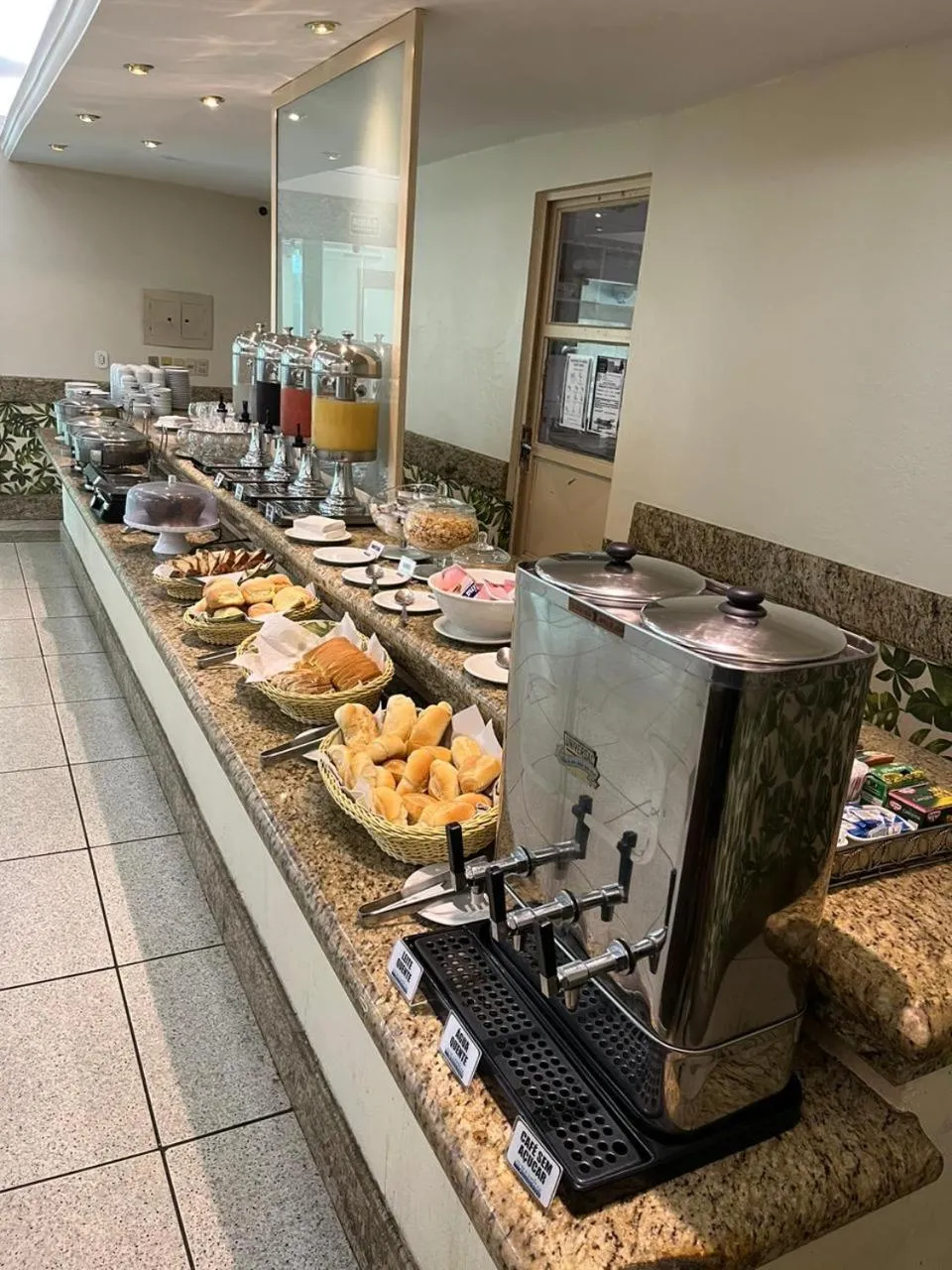 Buffet breakfast in Rede Andrade Aquarius