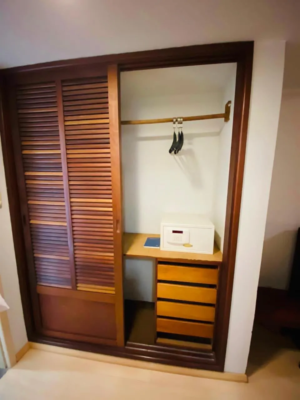 wardrobe in Rede Andrade Aquarius