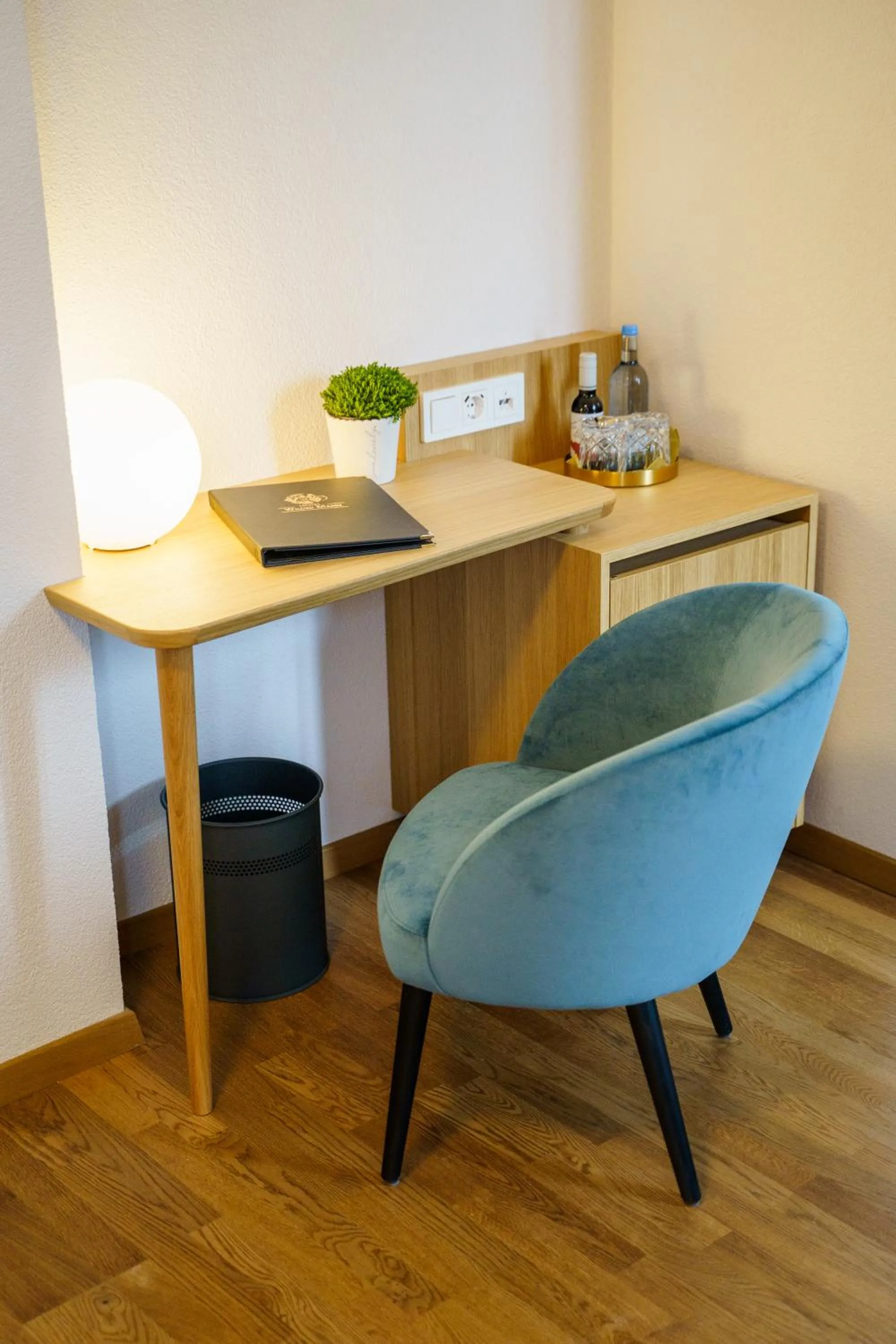 Seating area in Hotel Wilder Mann