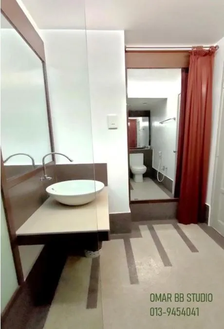 Bathroom in OMAR BB STUDIO