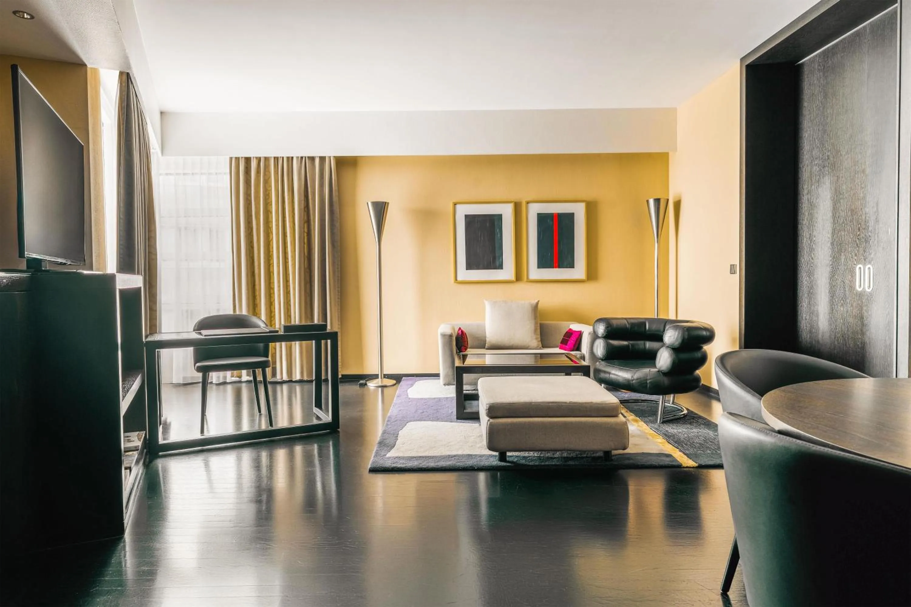 Photo of the whole room in Grand Hyatt Berlin