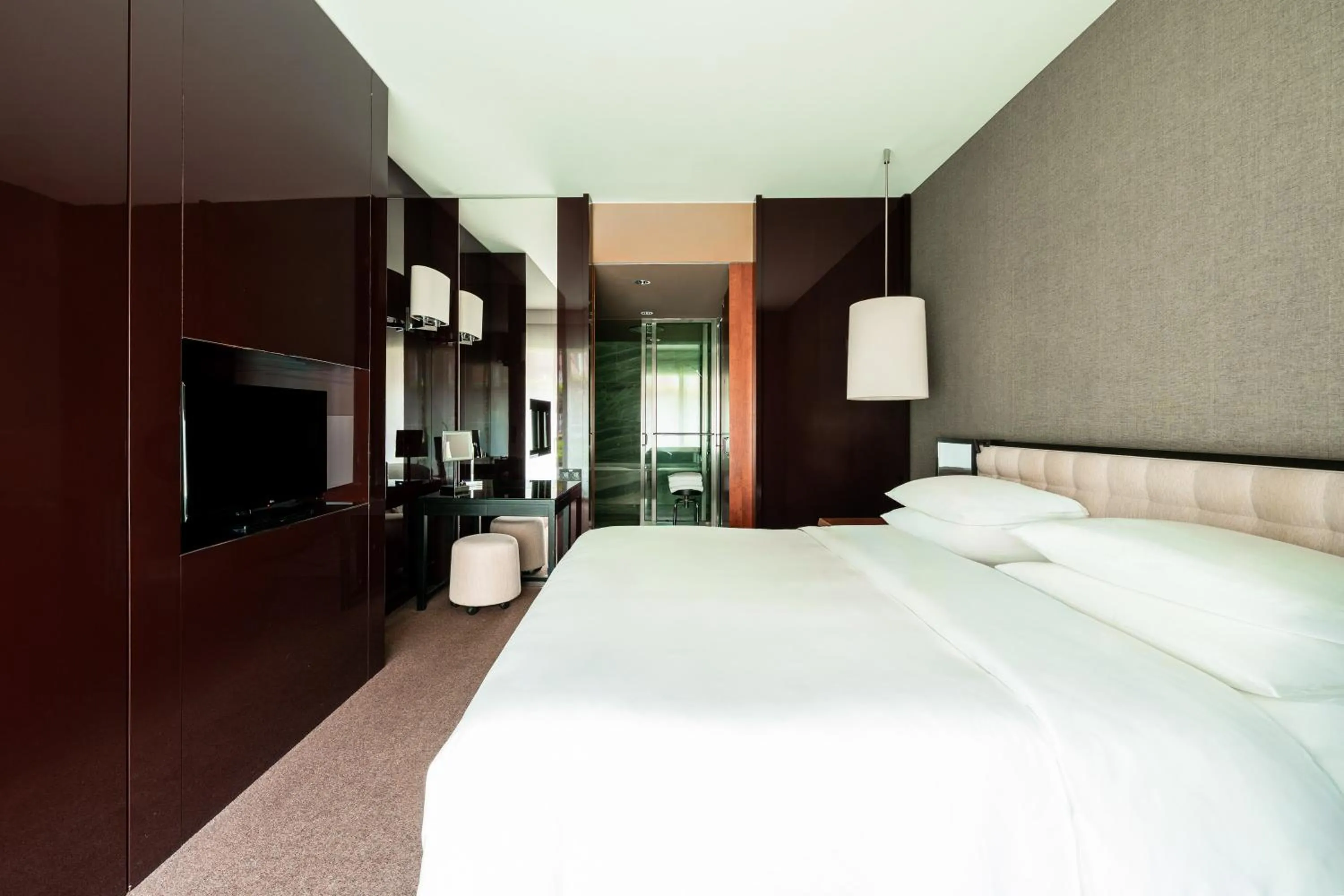Photo of the whole room, Bed in Grand Hyatt Berlin