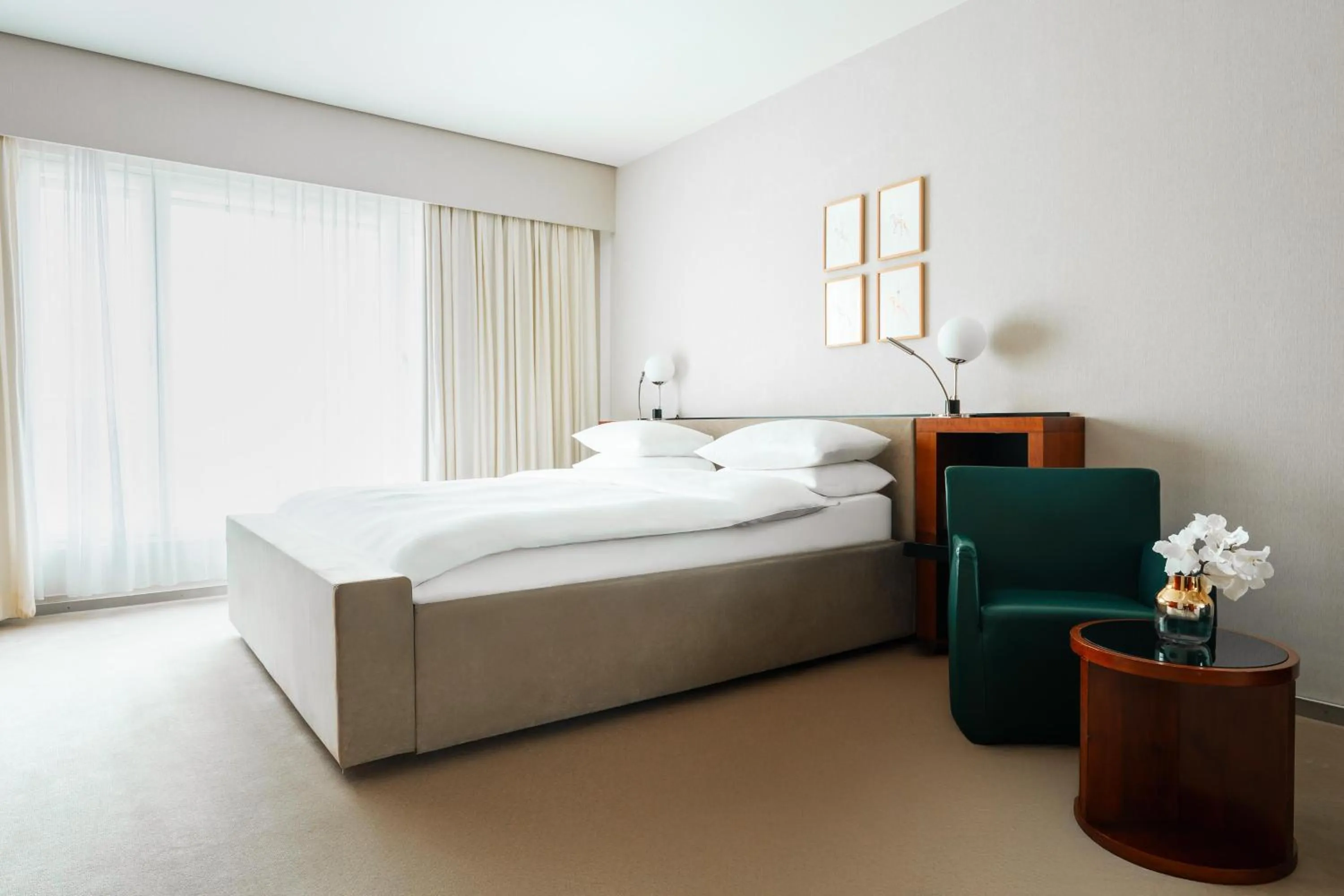 Photo of the whole room, Bed in Grand Hyatt Berlin