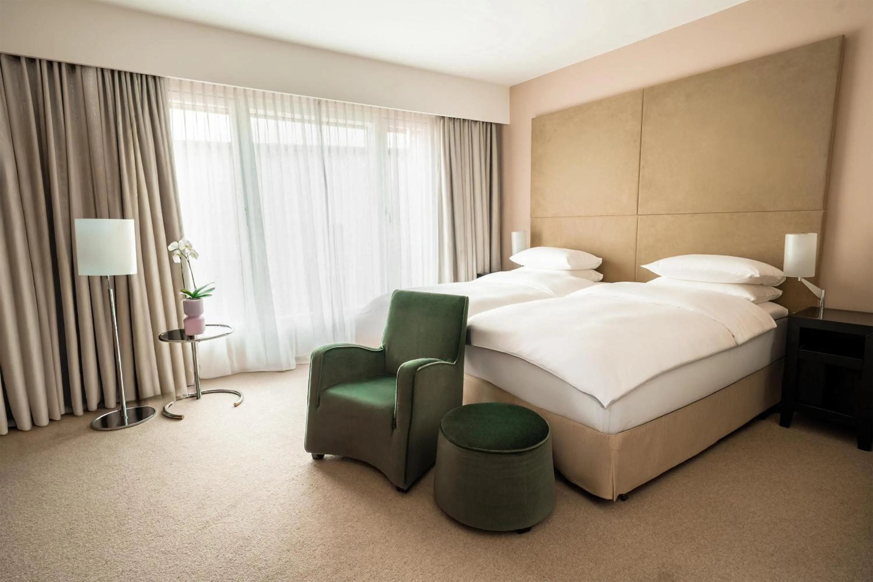 Photo of the whole room, Bed in Grand Hyatt Berlin
