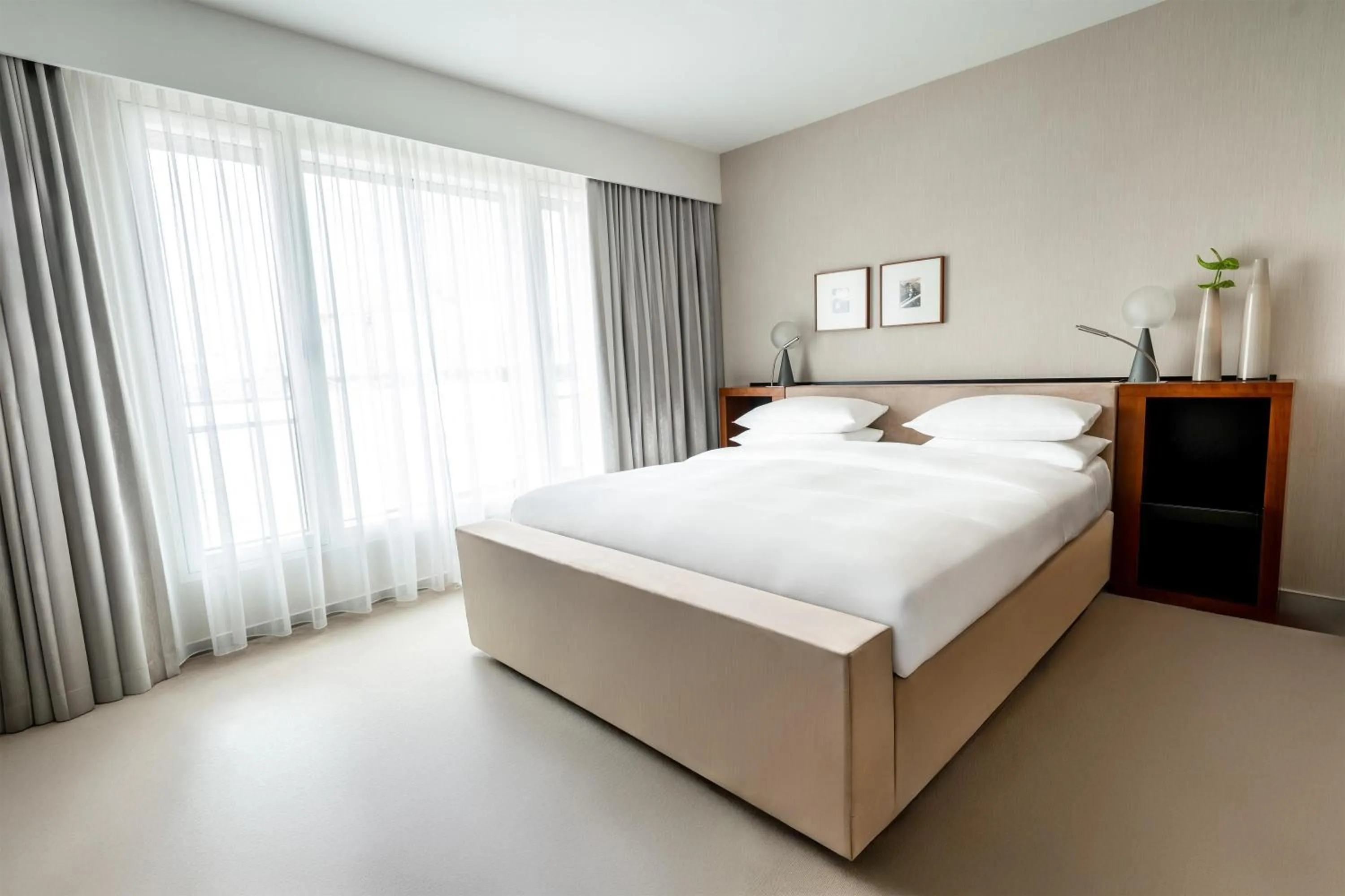 Photo of the whole room, Bed in Grand Hyatt Berlin