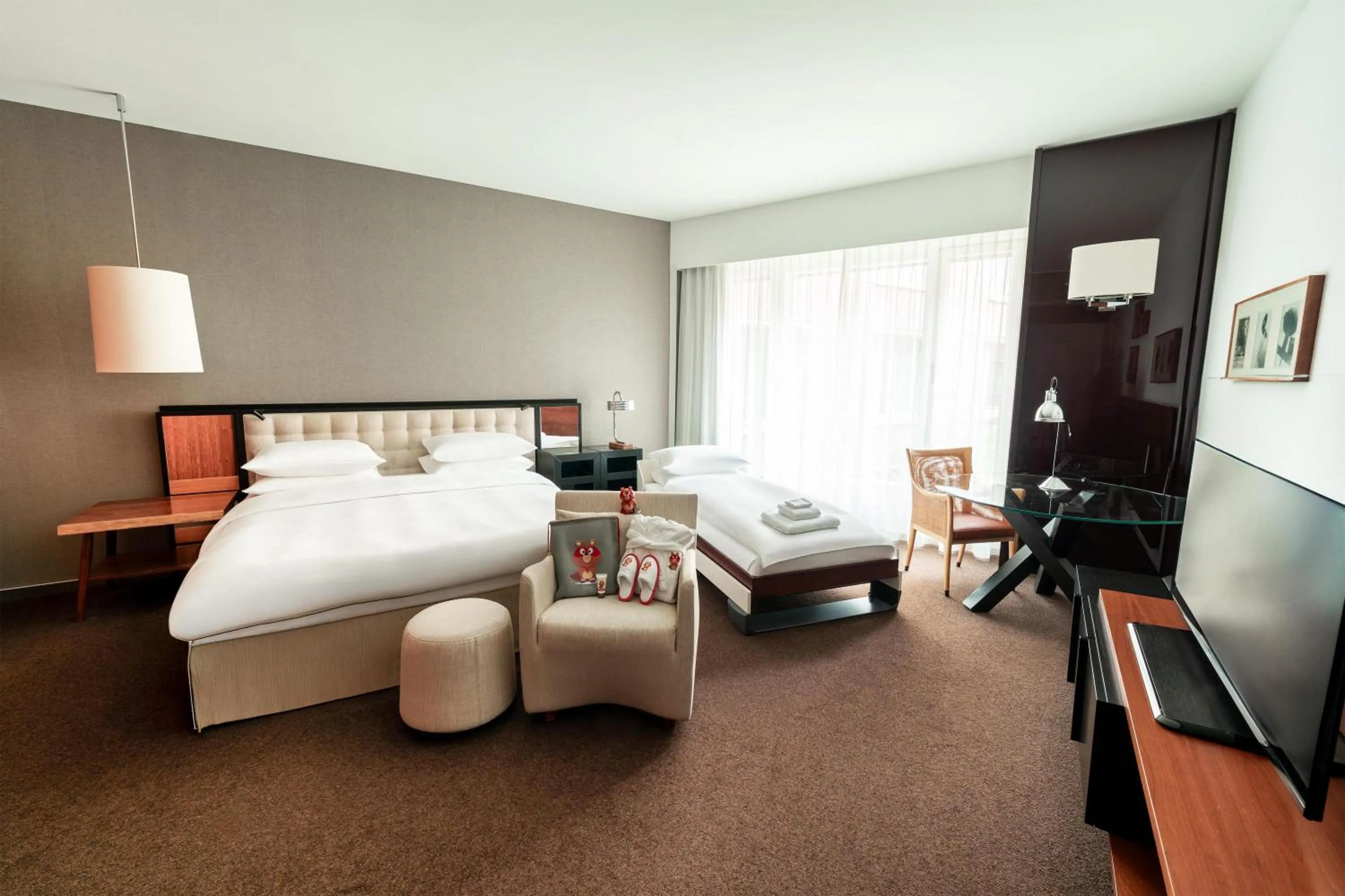 Bedroom, Bed in Grand Hyatt Berlin