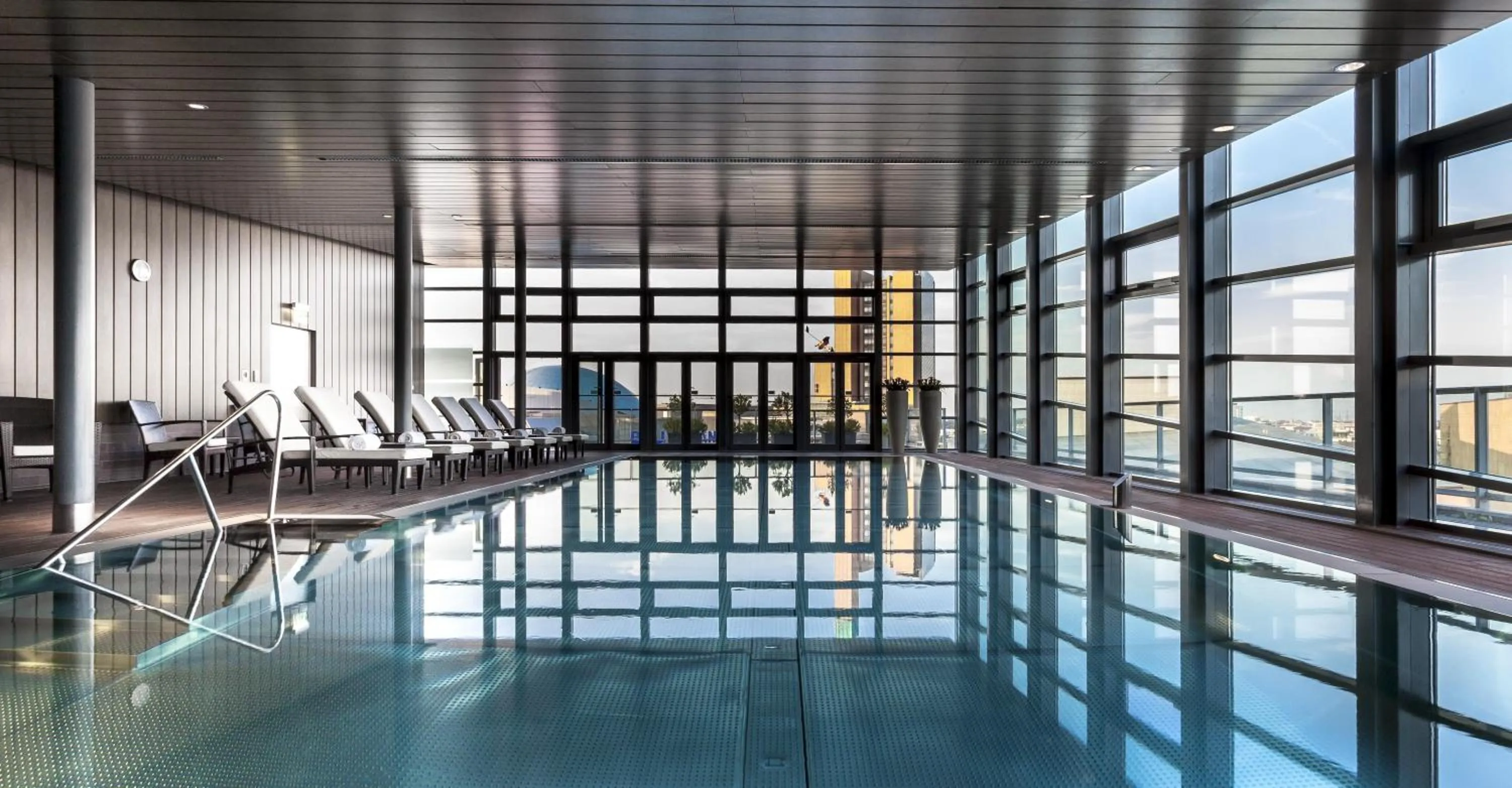 Swimming pool in Grand Hyatt Berlin