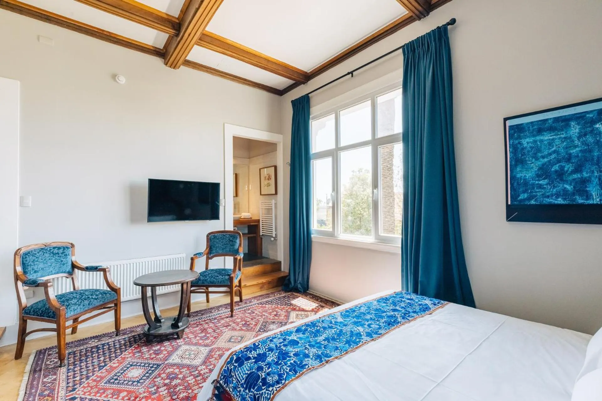 Photo of the whole room, Bed in Casablu Hotel