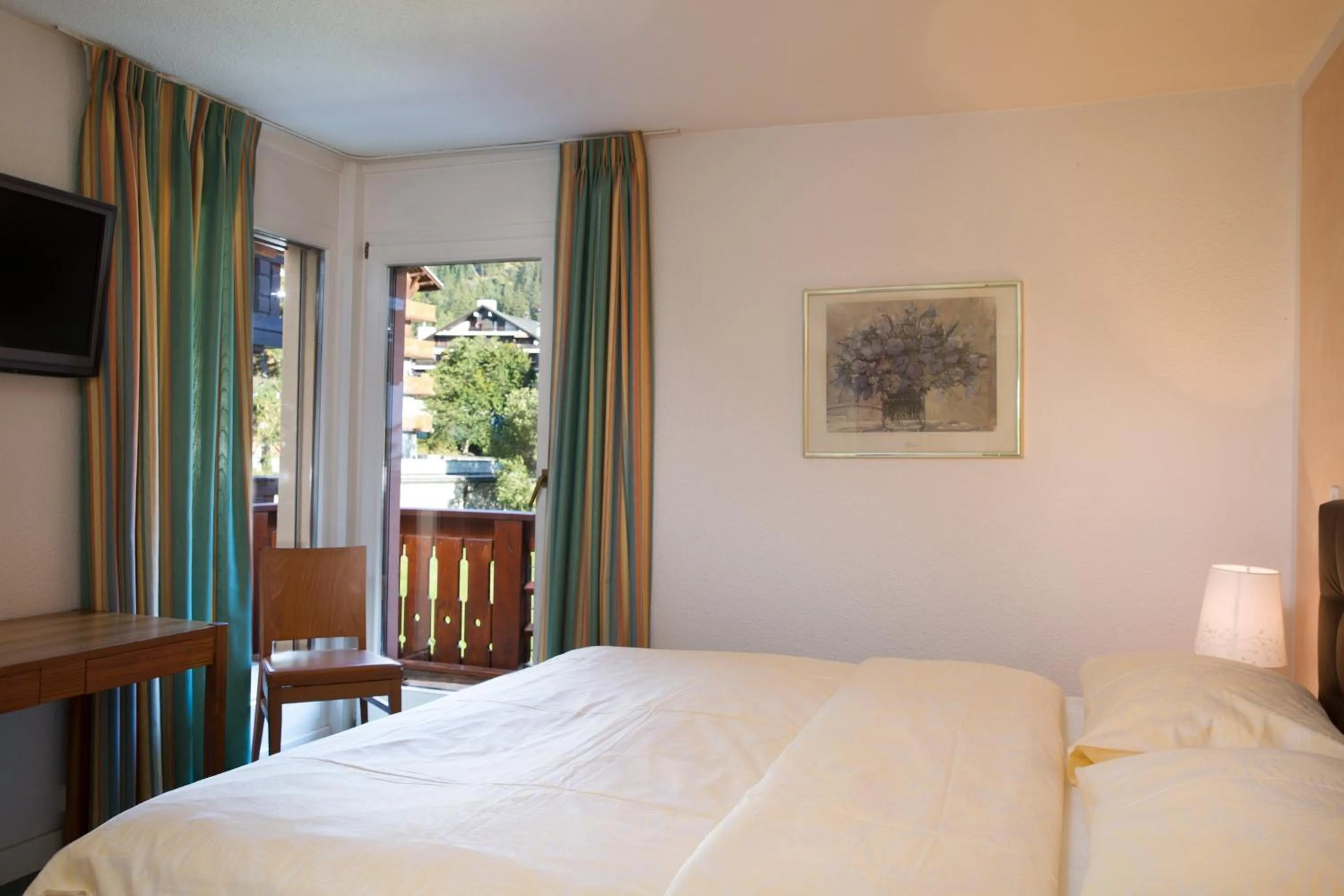 Bedroom, Bed in Hotel Helvetia Intergolf