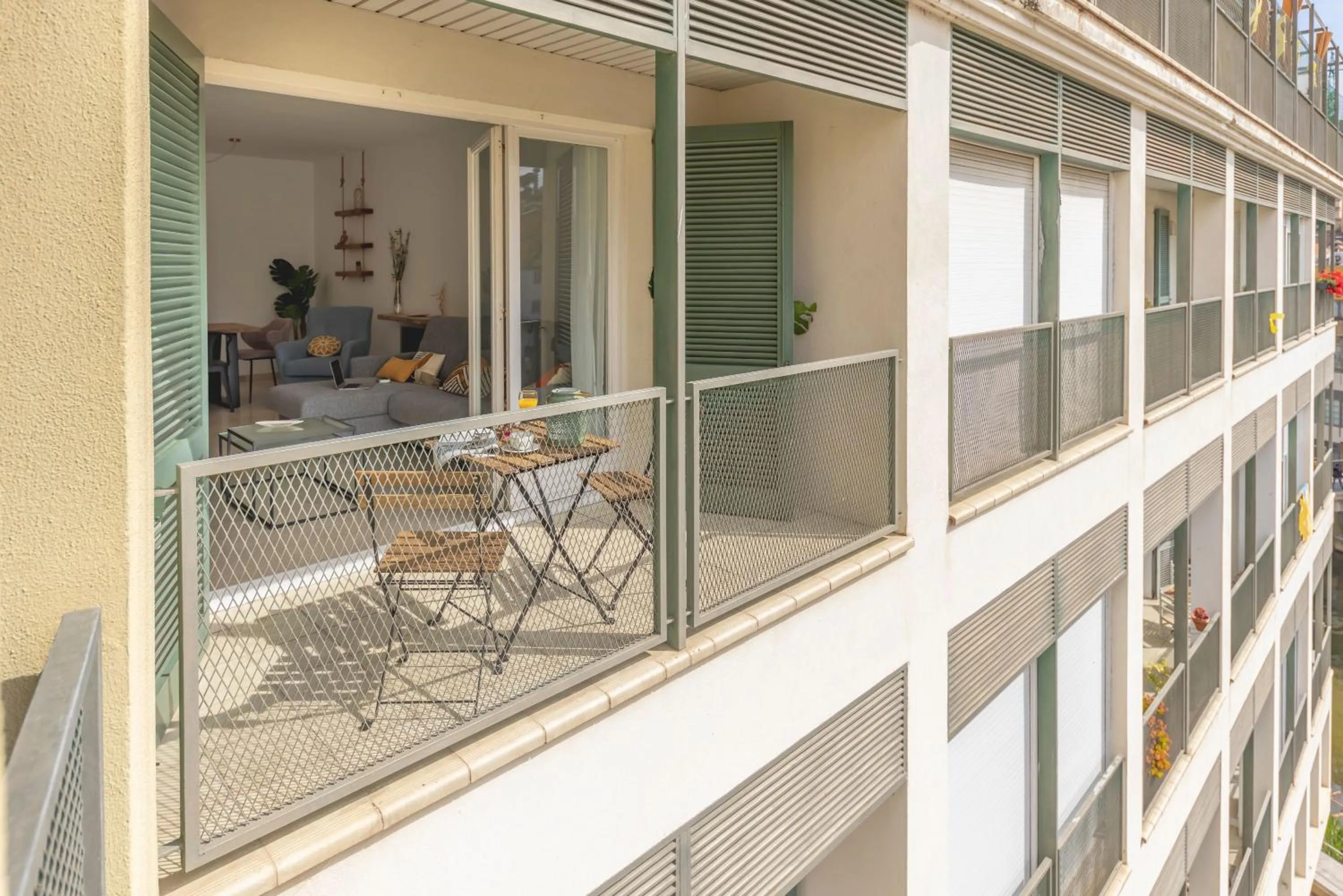Balcony/Terrace in Bravissimo Plaça de la Independència, Morning Sun