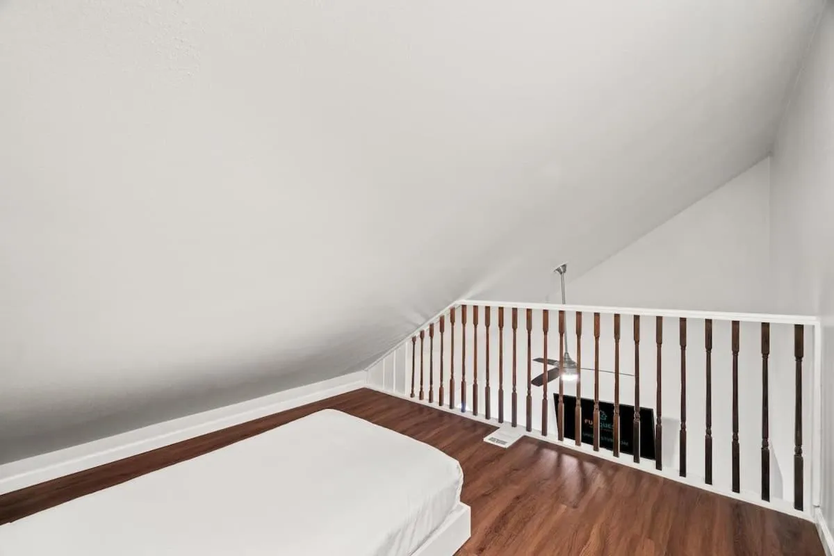 Bed in 5218 Beach Dr A