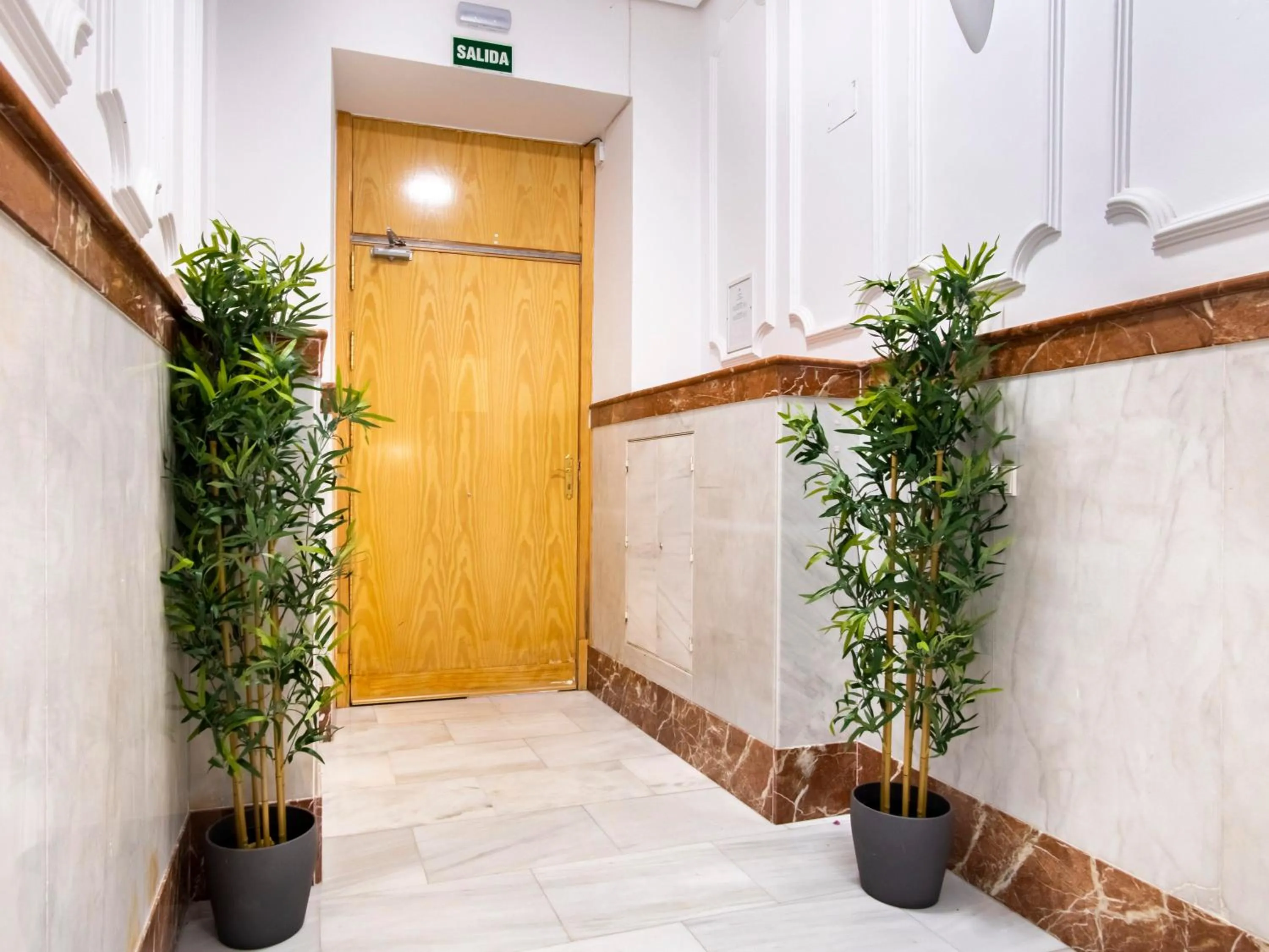 Facade/entrance in Limehome Madrid San Lorenzo