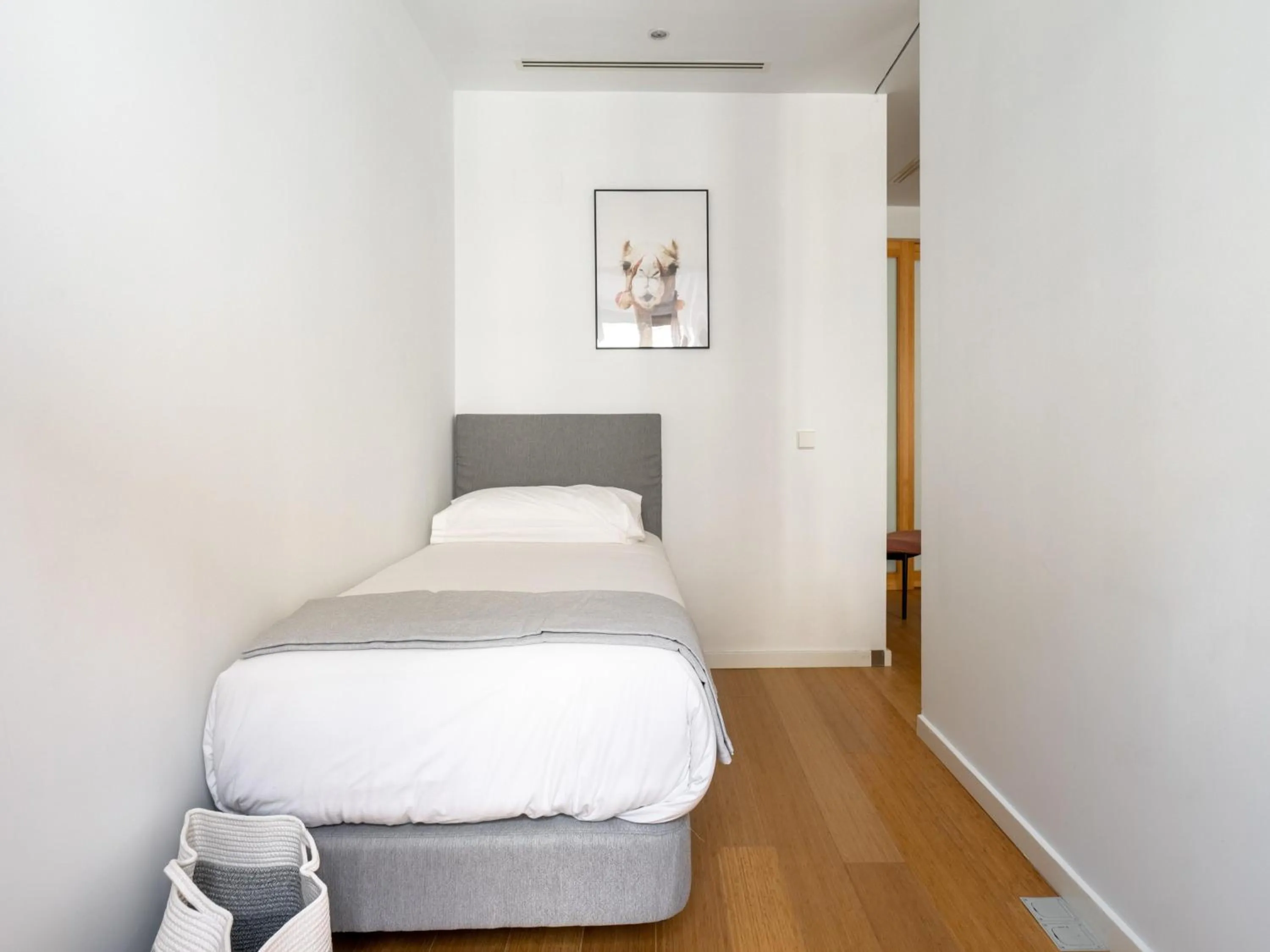 Bed in Limehome Madrid San Lorenzo