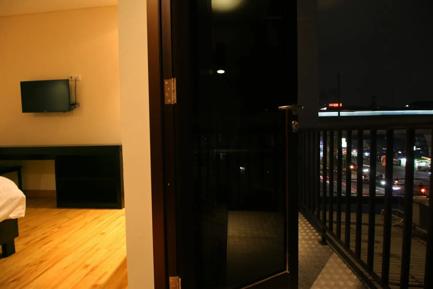 Street view, Bed in Altona Hotel