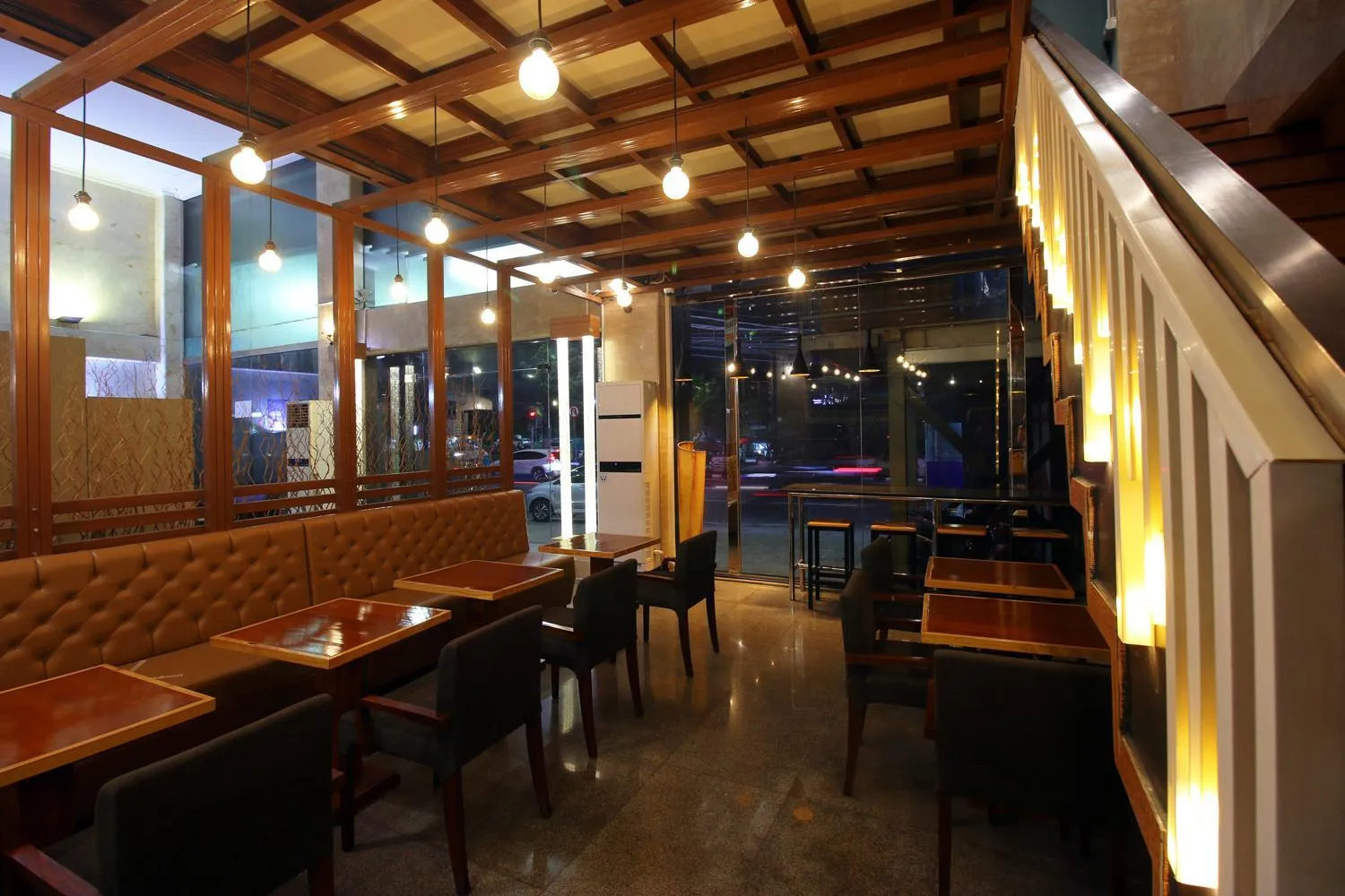 Restaurant/places to eat in Altona Hotel